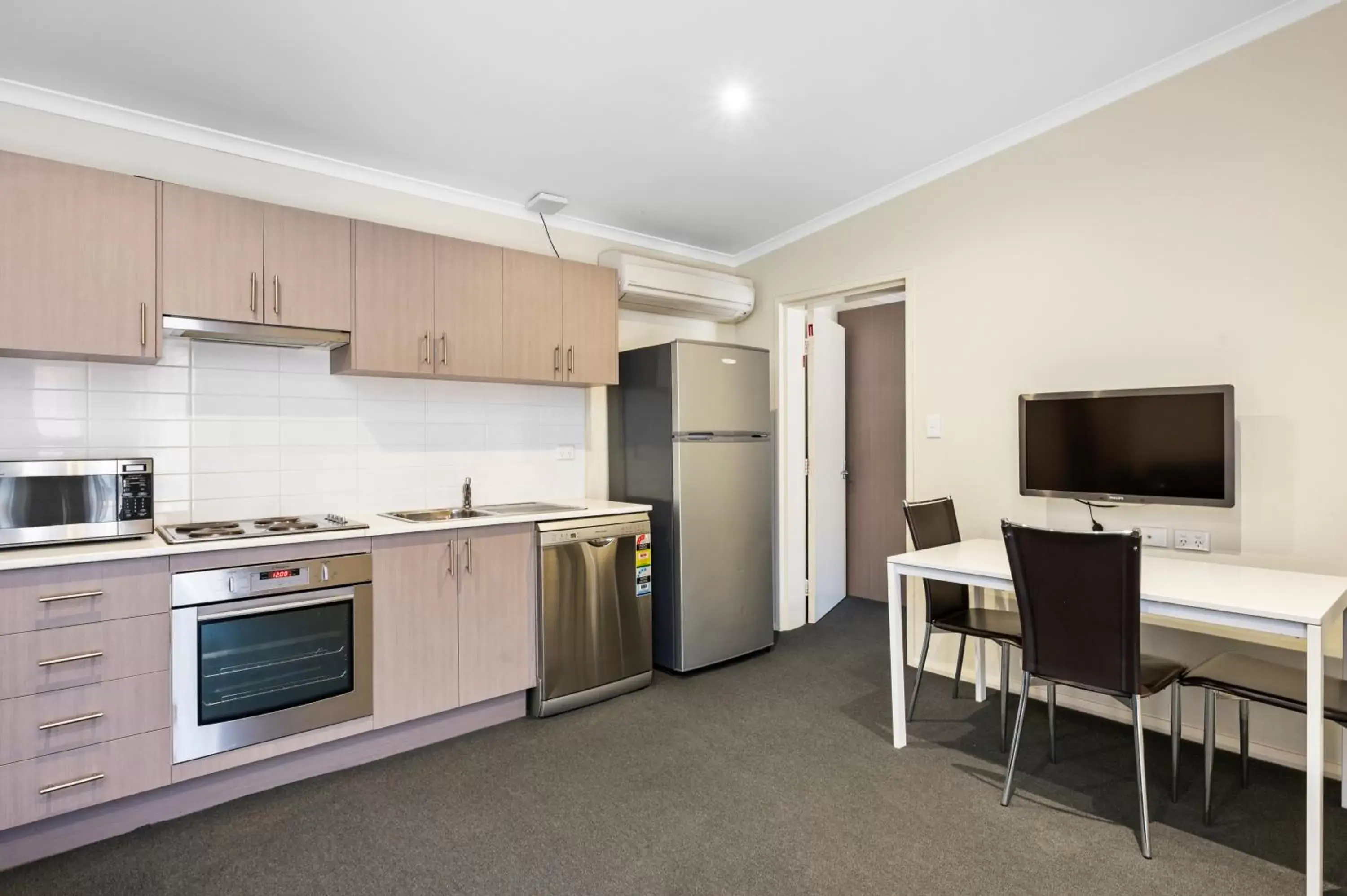 Business Suite in The View On Hannans Kalgoorlie Business Suite in The View On Hannans Kalgoorlie