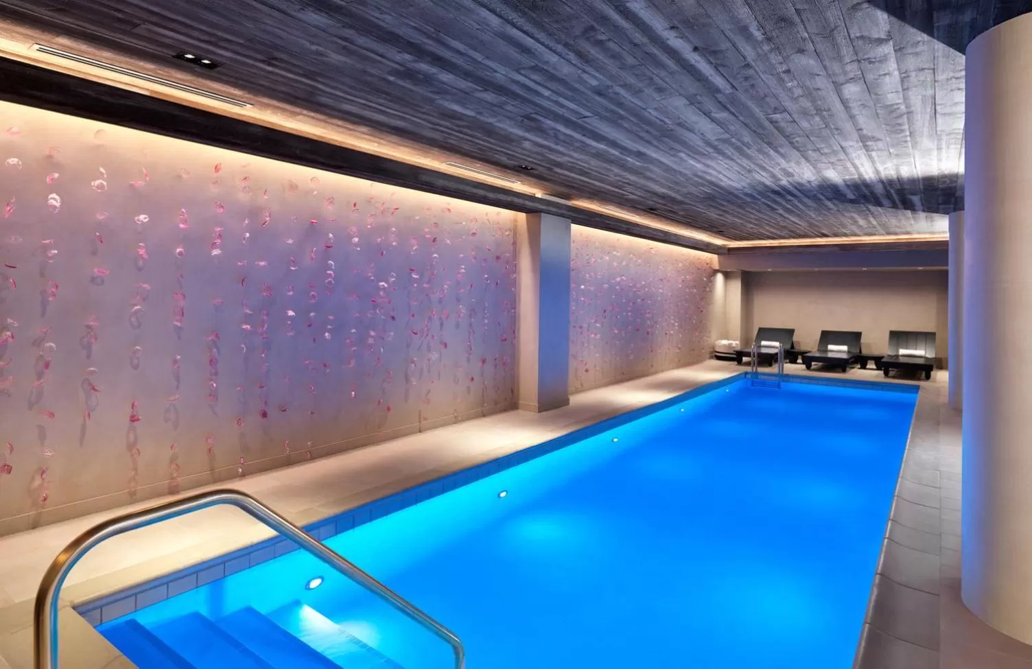Swimming pool in Nobu Hotel Chicago