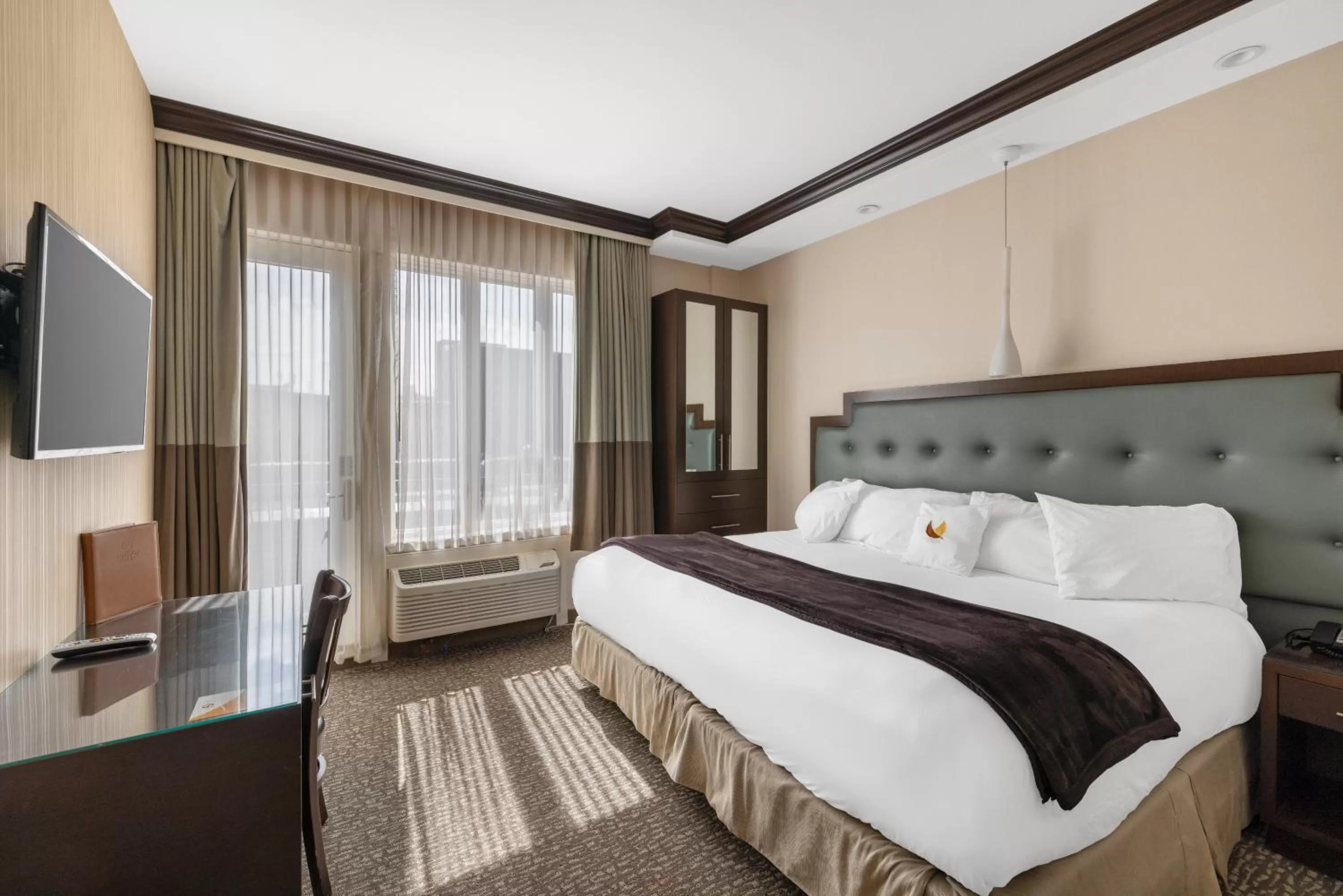 Bed in Aura Hotel Brooklyn