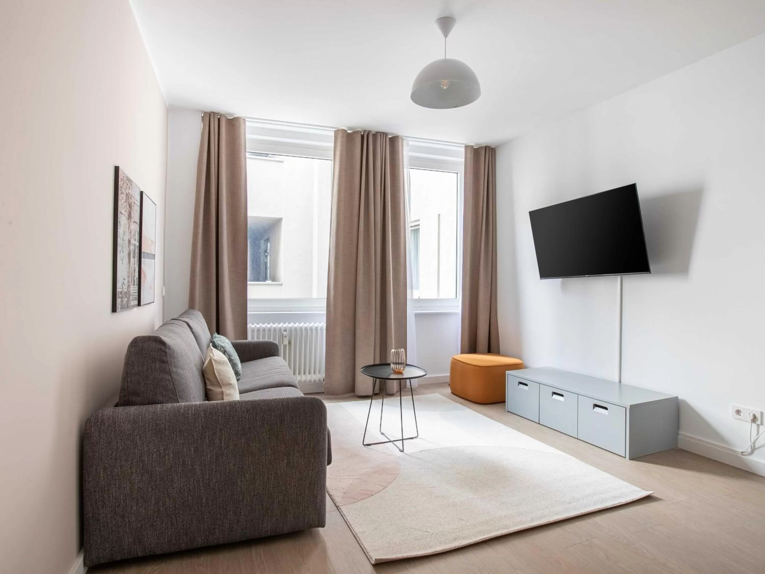 TV and multimedia in Limehome Berlin Luise Henriette Str - Digital Access