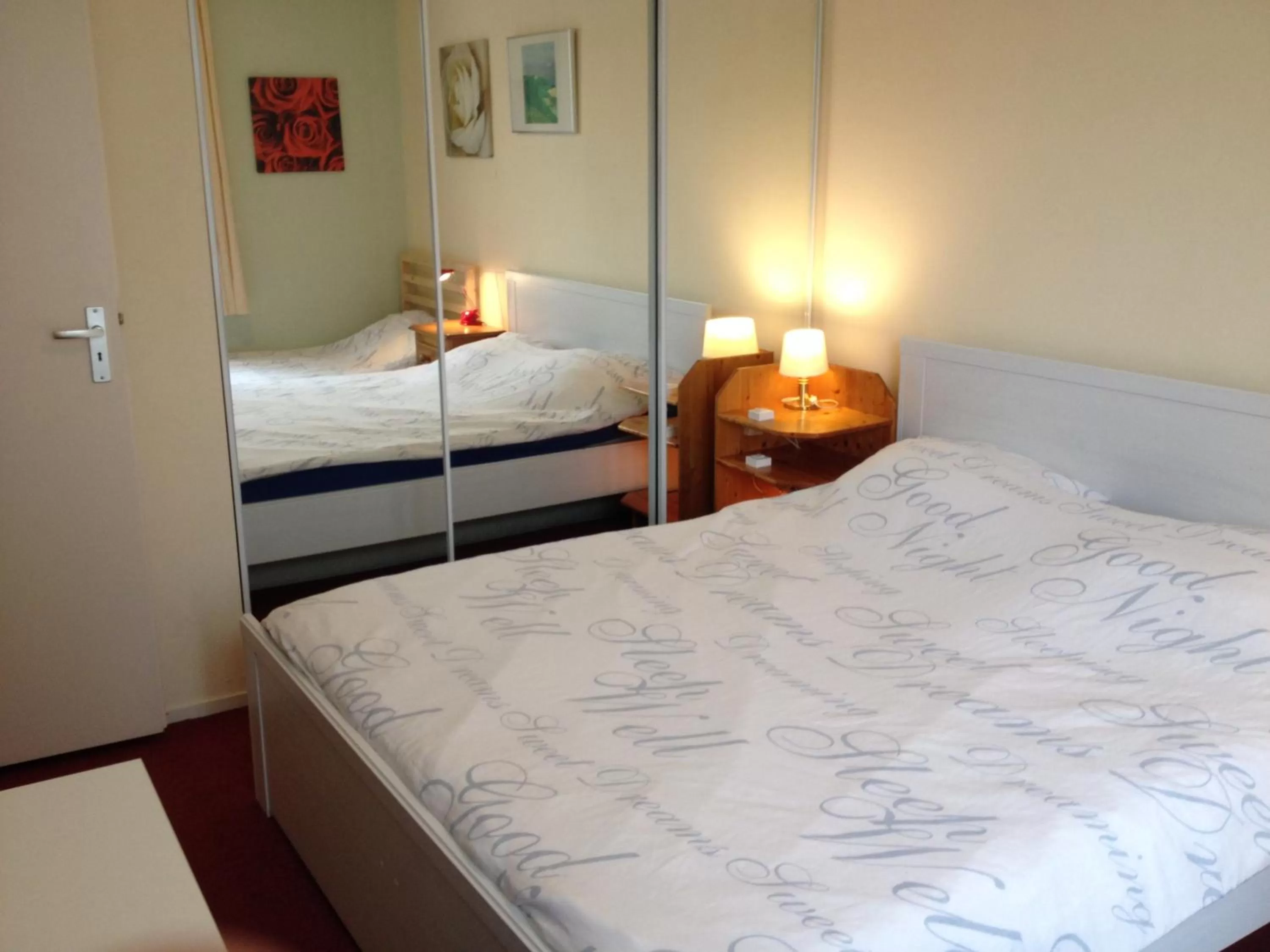 Photo of the whole room, Bed in Wim's Place Schiphol Amsterdam Airport