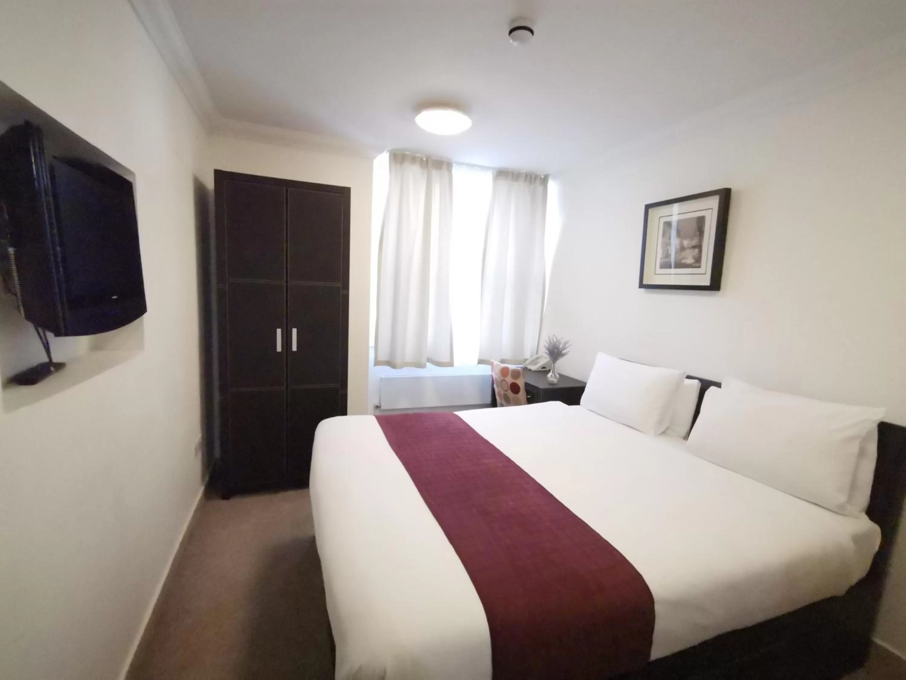 Bed in The Royale Chulan Hyde Park Hotel