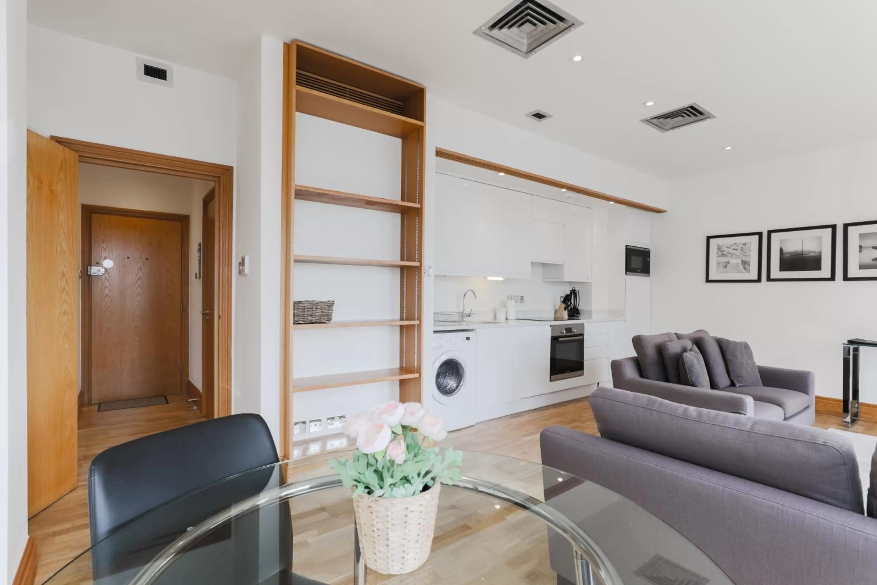 Facade/entrance, Seating Area in Monument Apartments