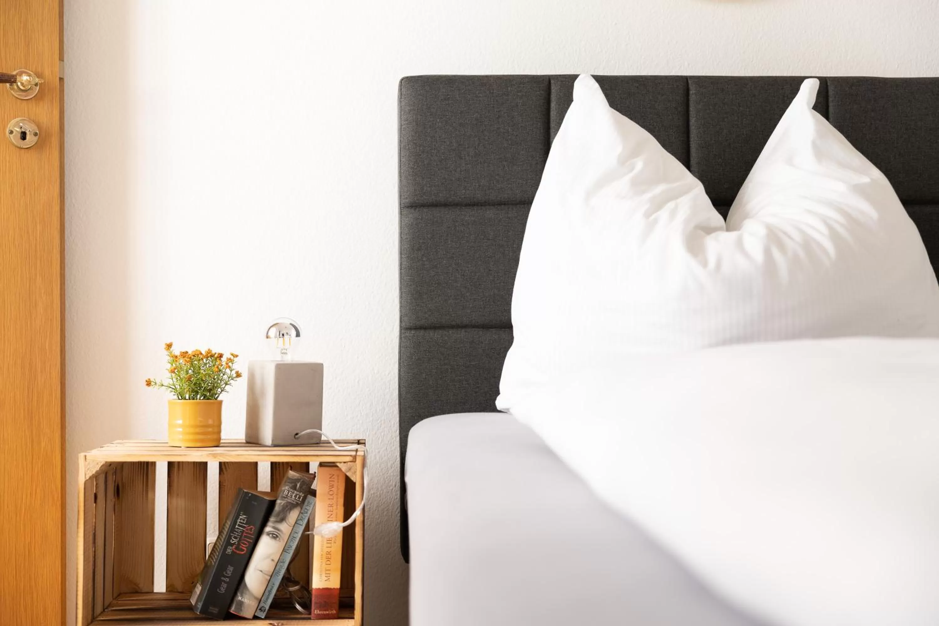 Bed in Ko-Living Space an der Oper - Street Art Design Apartments