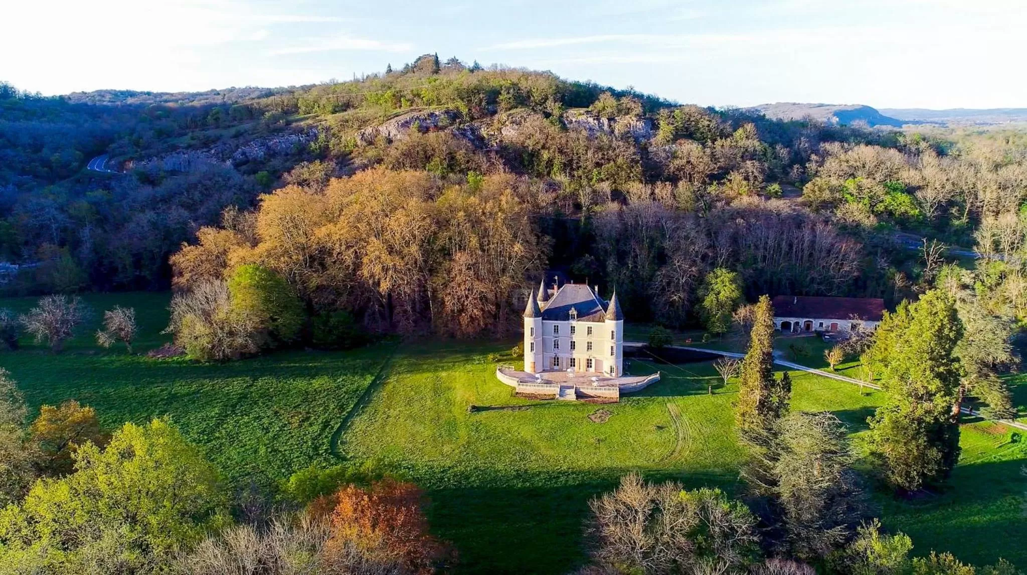 Property building, Bird's-eye View in Queen's Escape