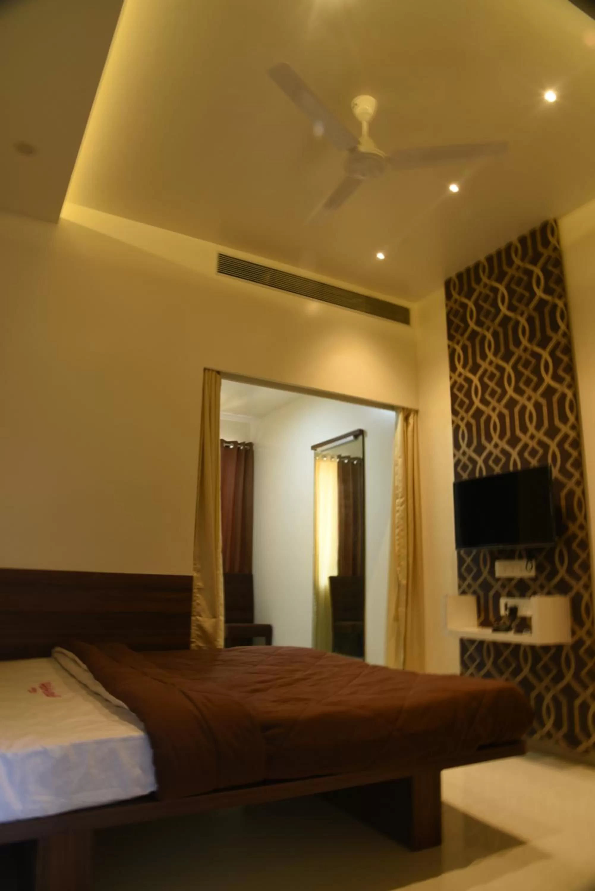 Bed in Hotel Pushpak