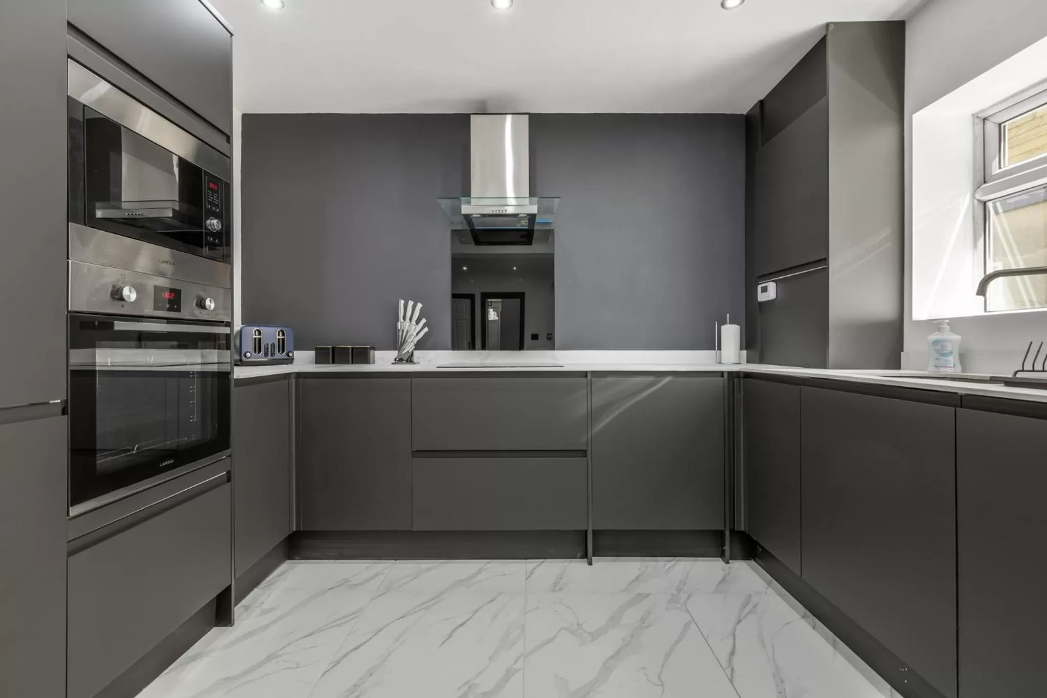 Kitchen or kitchenette in Crystal Towers Sasco Apartments