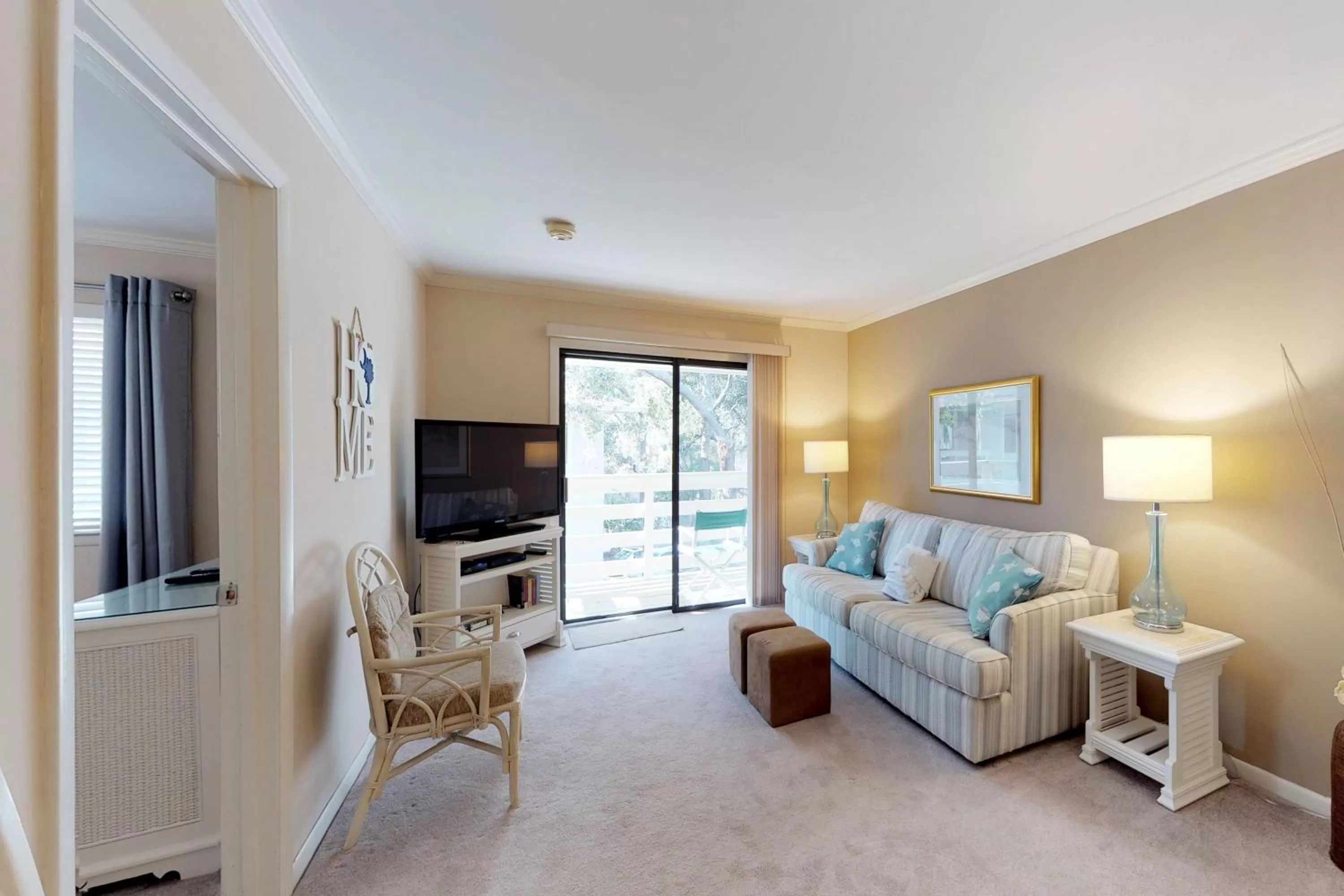 Seating Area in Fiddlers Cove 22J