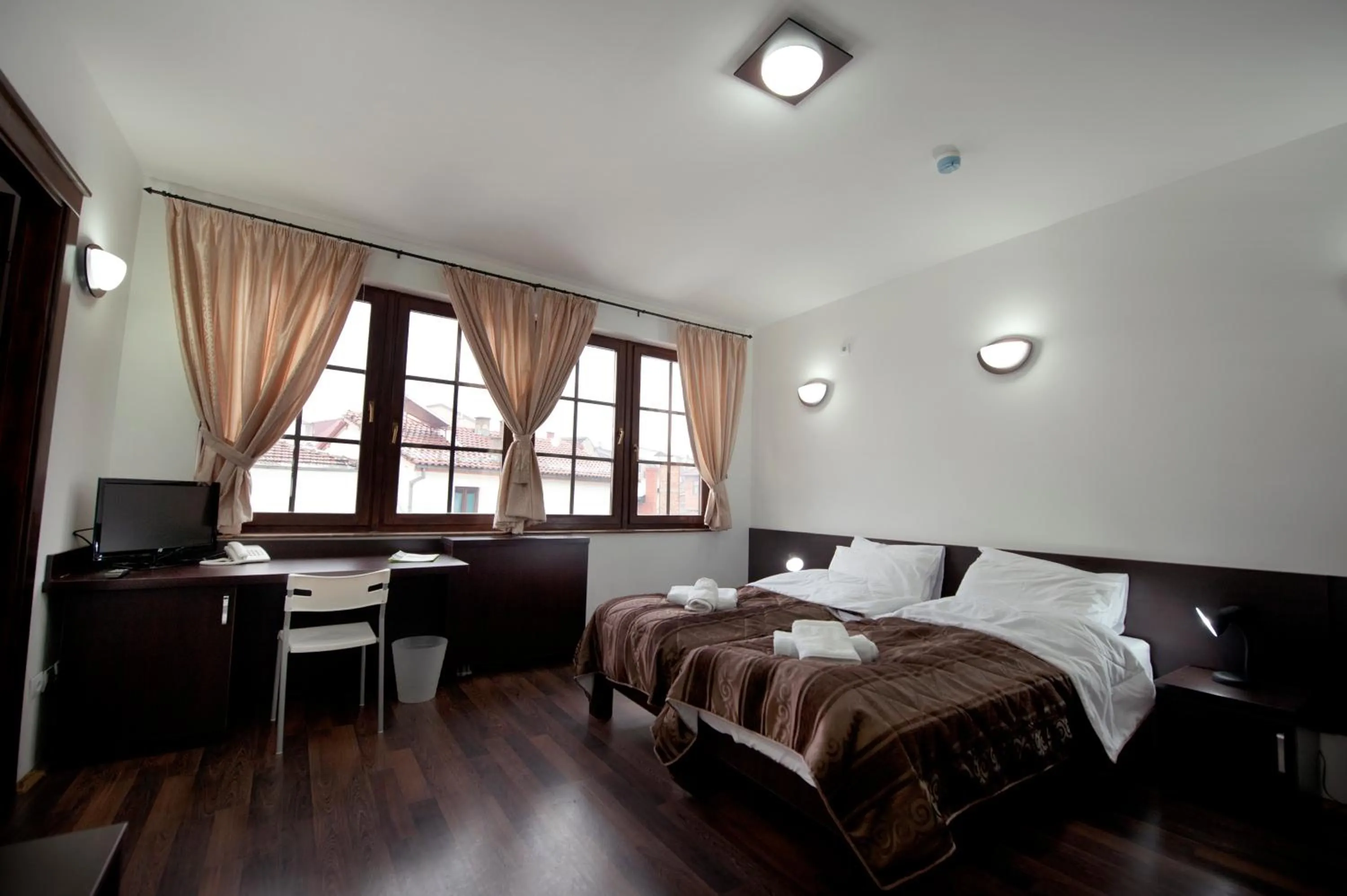 Photo of the whole room, Bed in Hotel Theatre