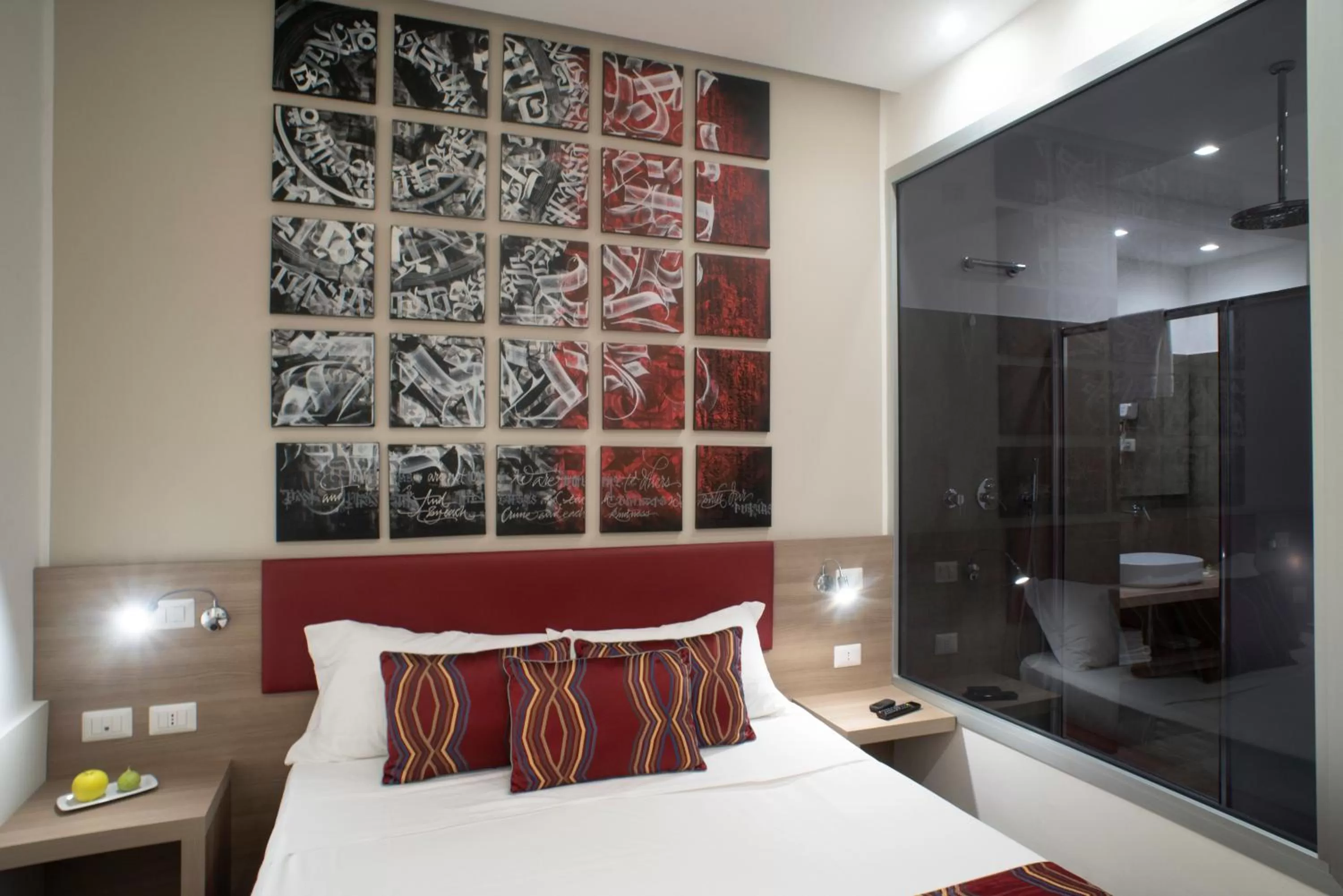 Shower, Bed in Regina Margherita Suite