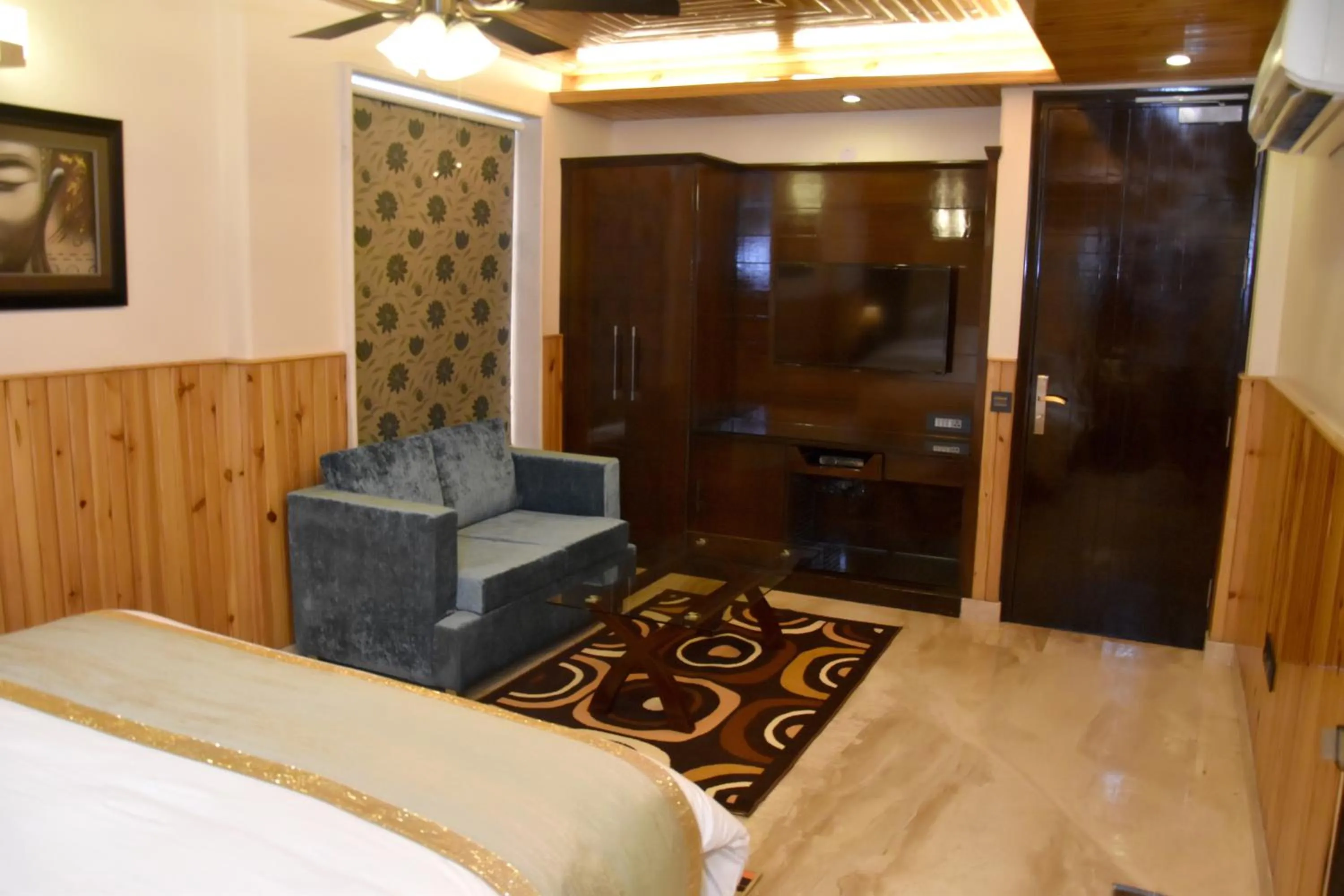 Decorative detail, Bed in Wood Castle Grand