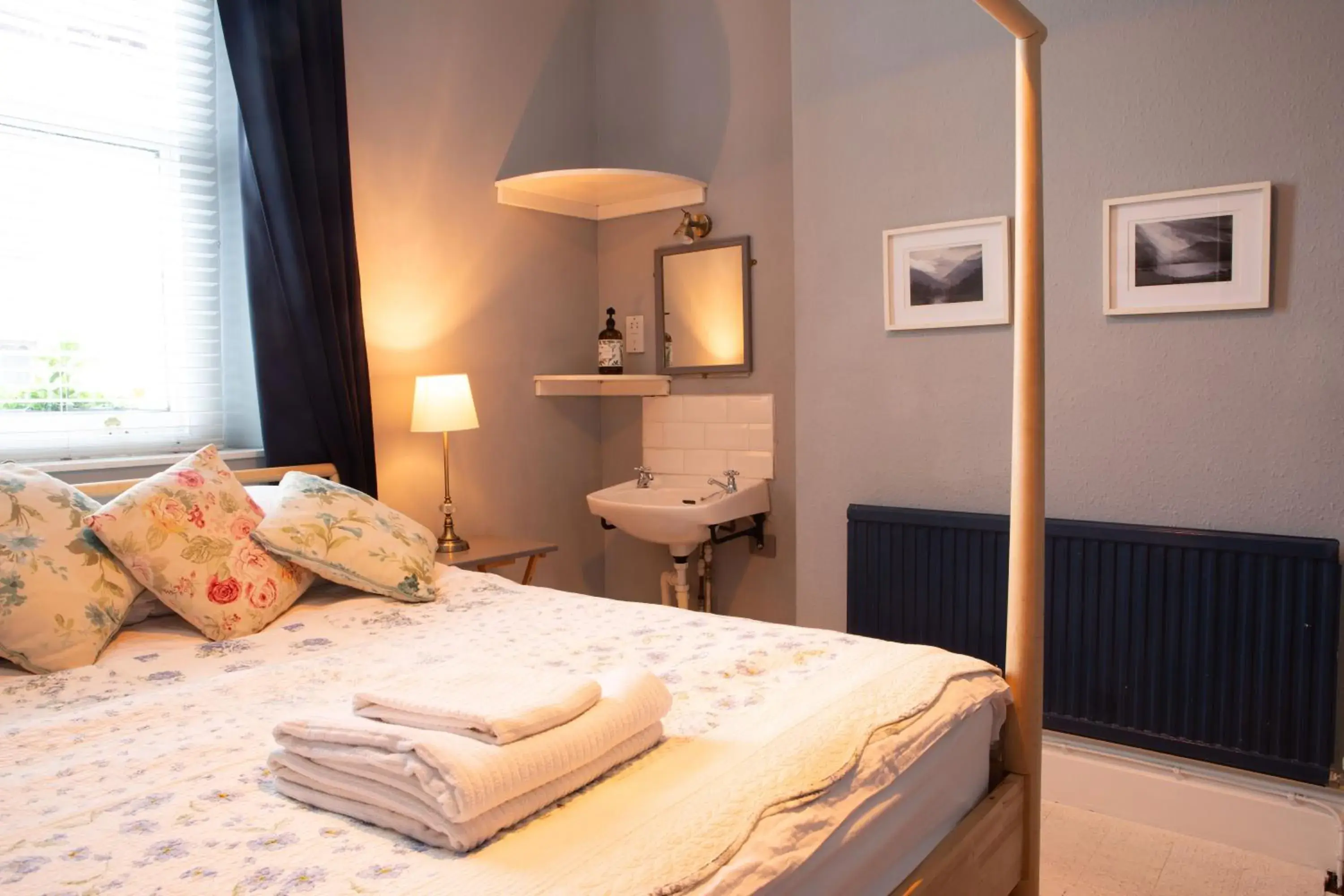 Standard King Room - single occupancy in Kings Arms Hotel Standard King Room - single occupancy in Kings Arms Hotel