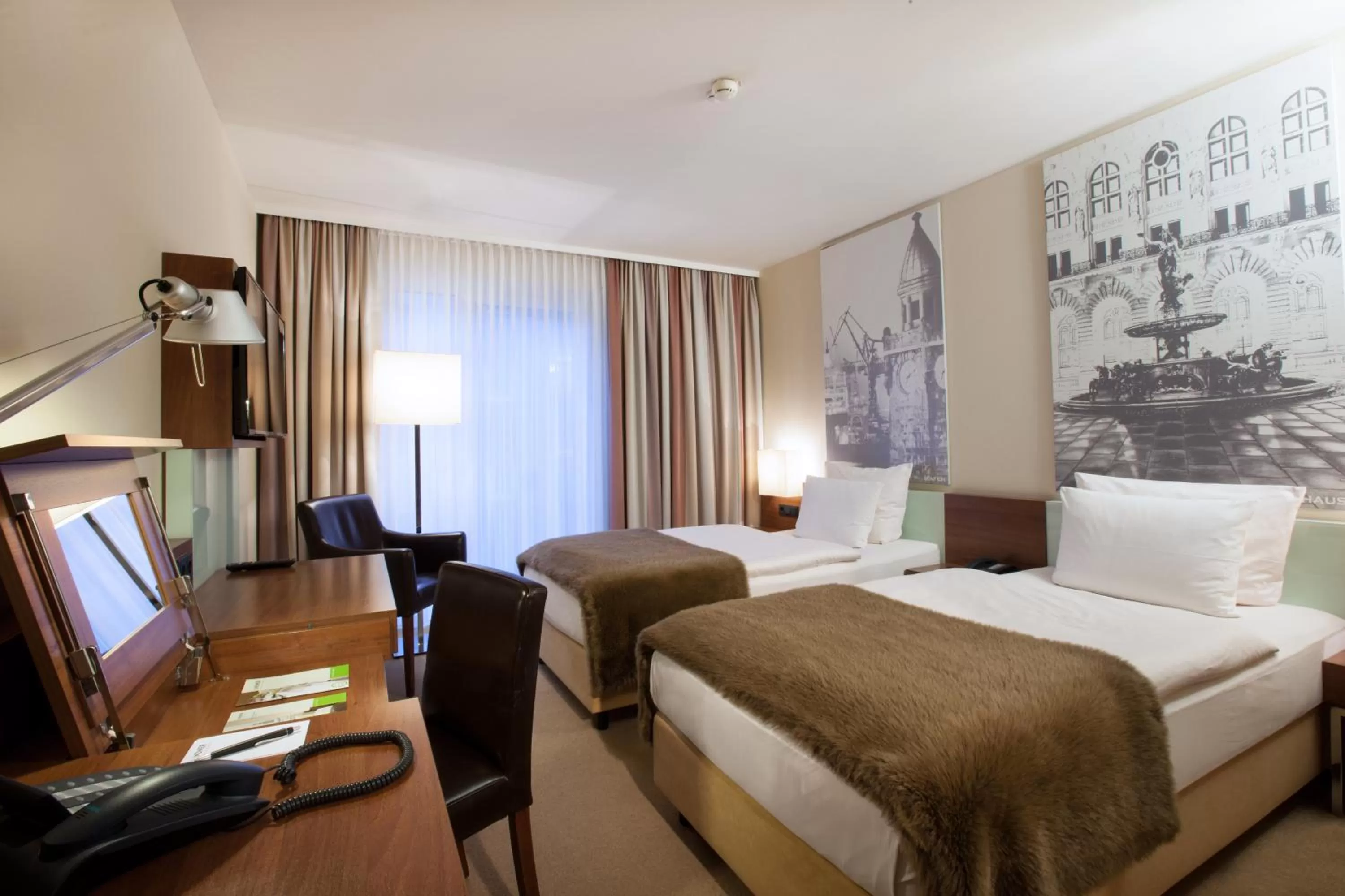 Photo of the whole room, Bed in Lindner Hotel Hamburg am Michel, part of JdV by Hyatt