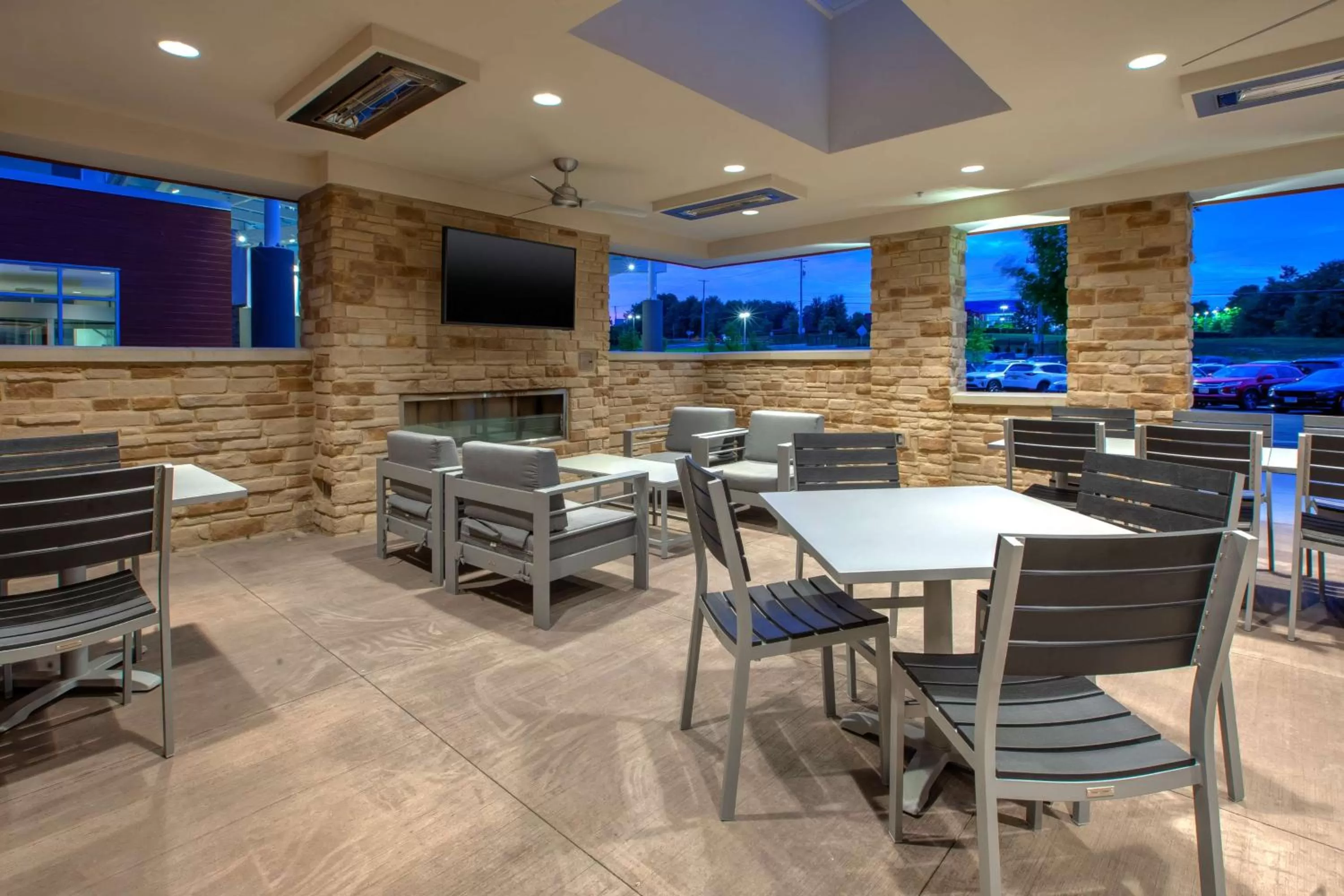 Restaurant/places to eat in Hilton Garden Inn Columbus Easton, Oh