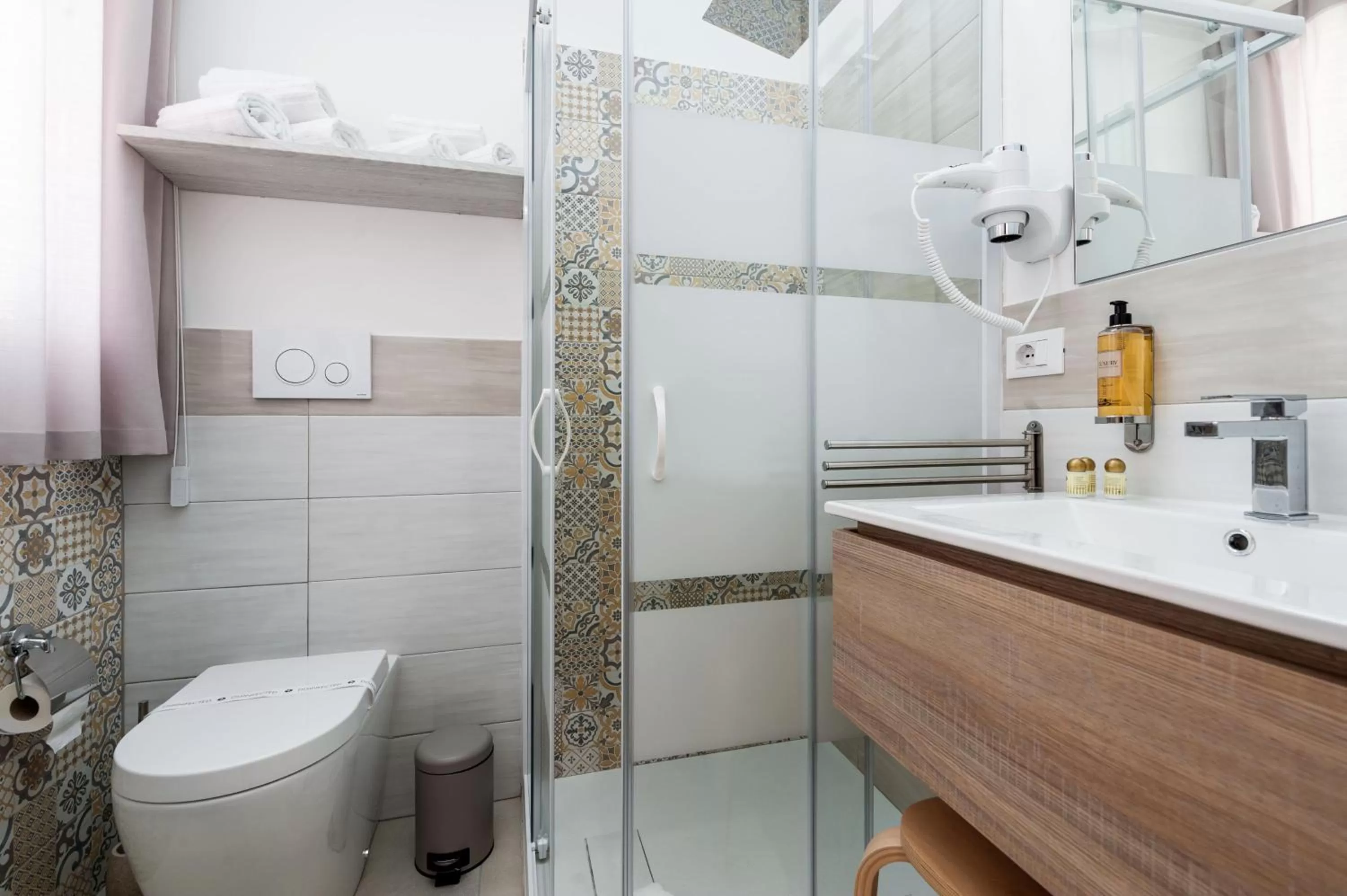 Shower in Archimede's Rooms