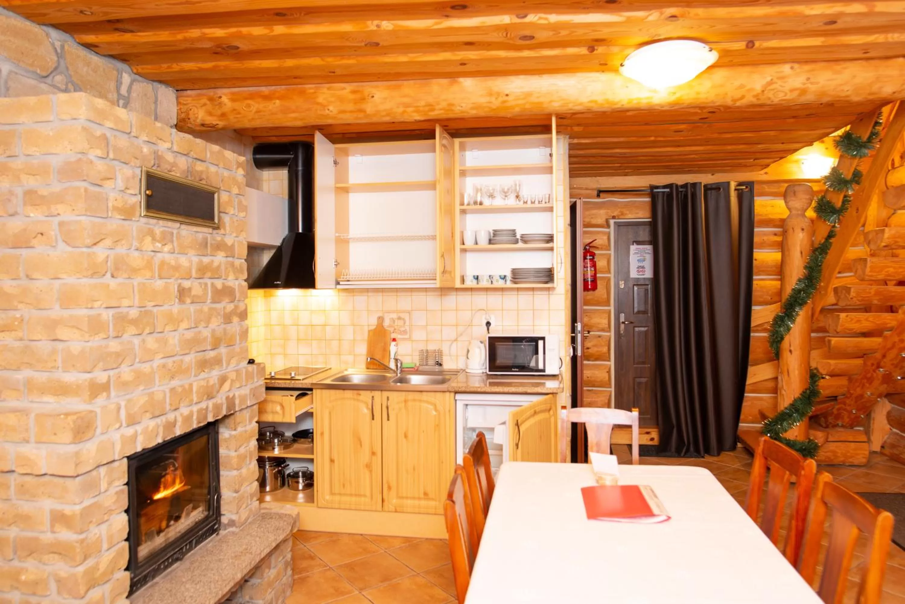 Kitchen or kitchenette in Gościniec Pięciu Stawów