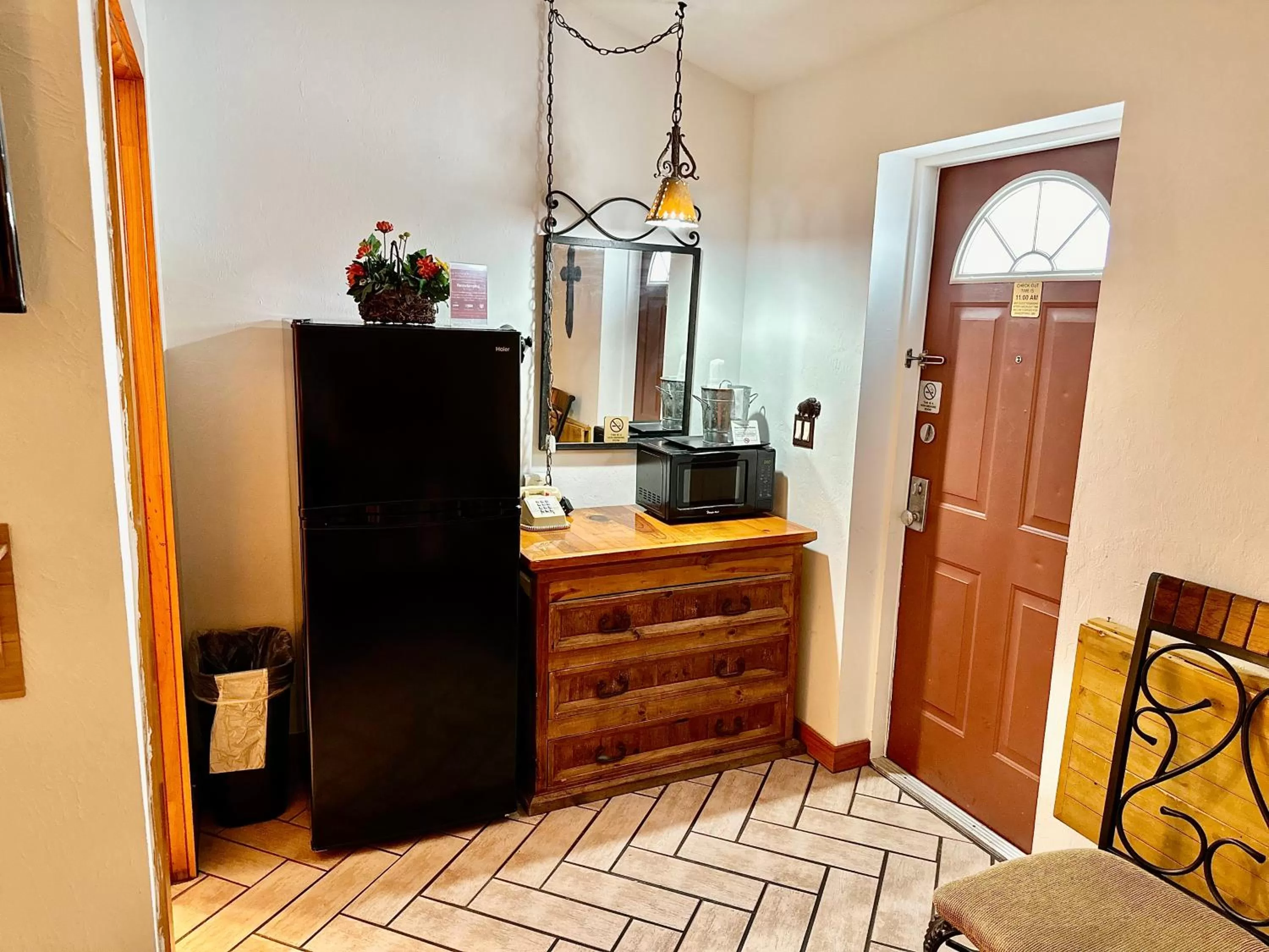 Kitchen or kitchenette in Buffalo Chip's Ranch House Motel