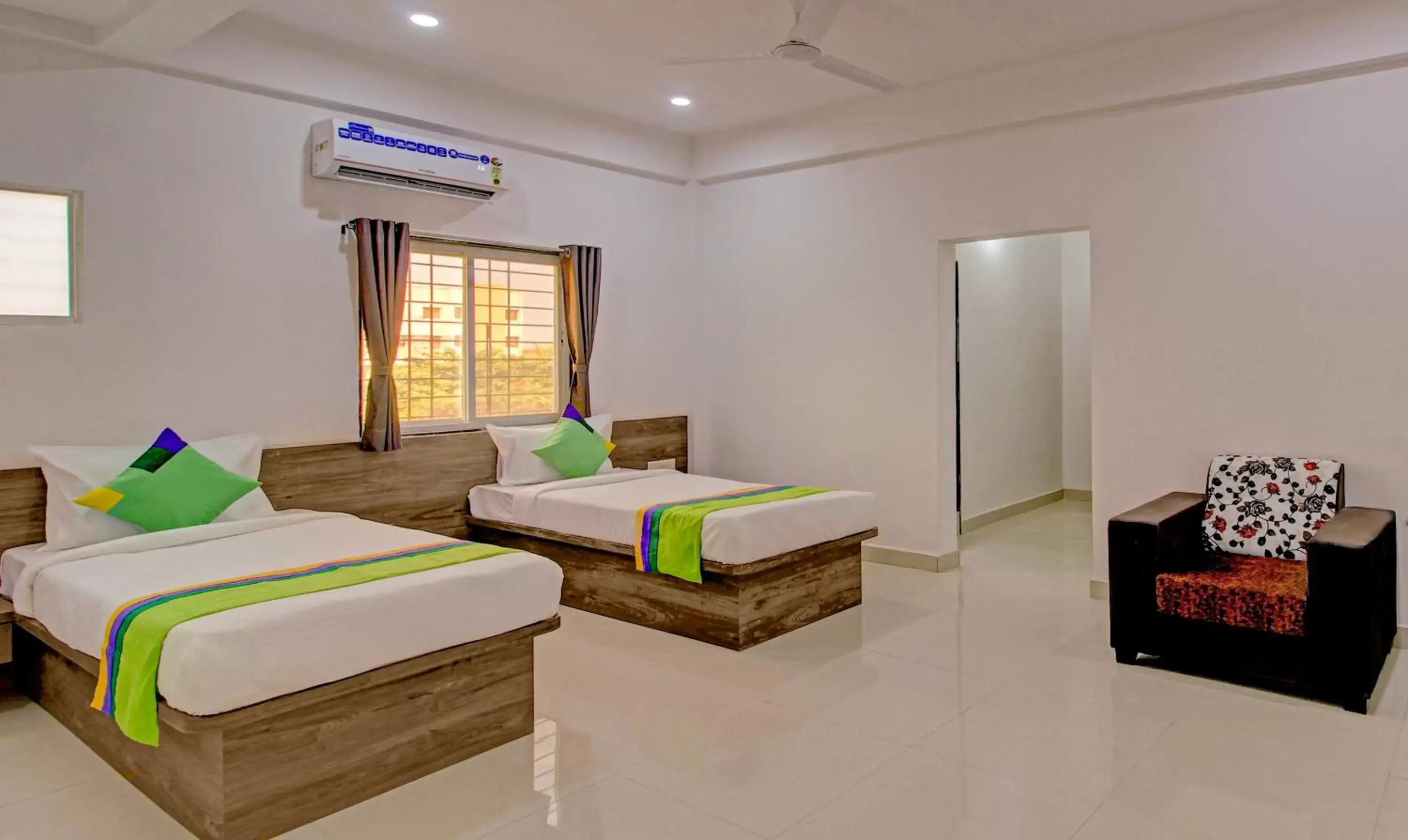 Deluxe Double Room - single occupancy in Treebo Trend White House Deluxe Double Room - single occupancy in Treebo Trend White House