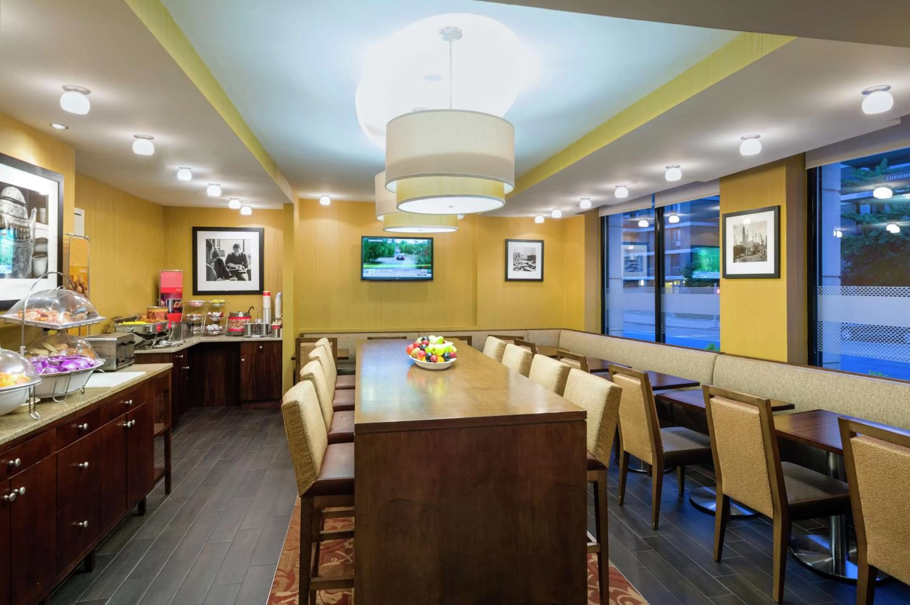 Breakfast, Restaurant/Places to Eat in Hampton Inn Seaport Financial District
