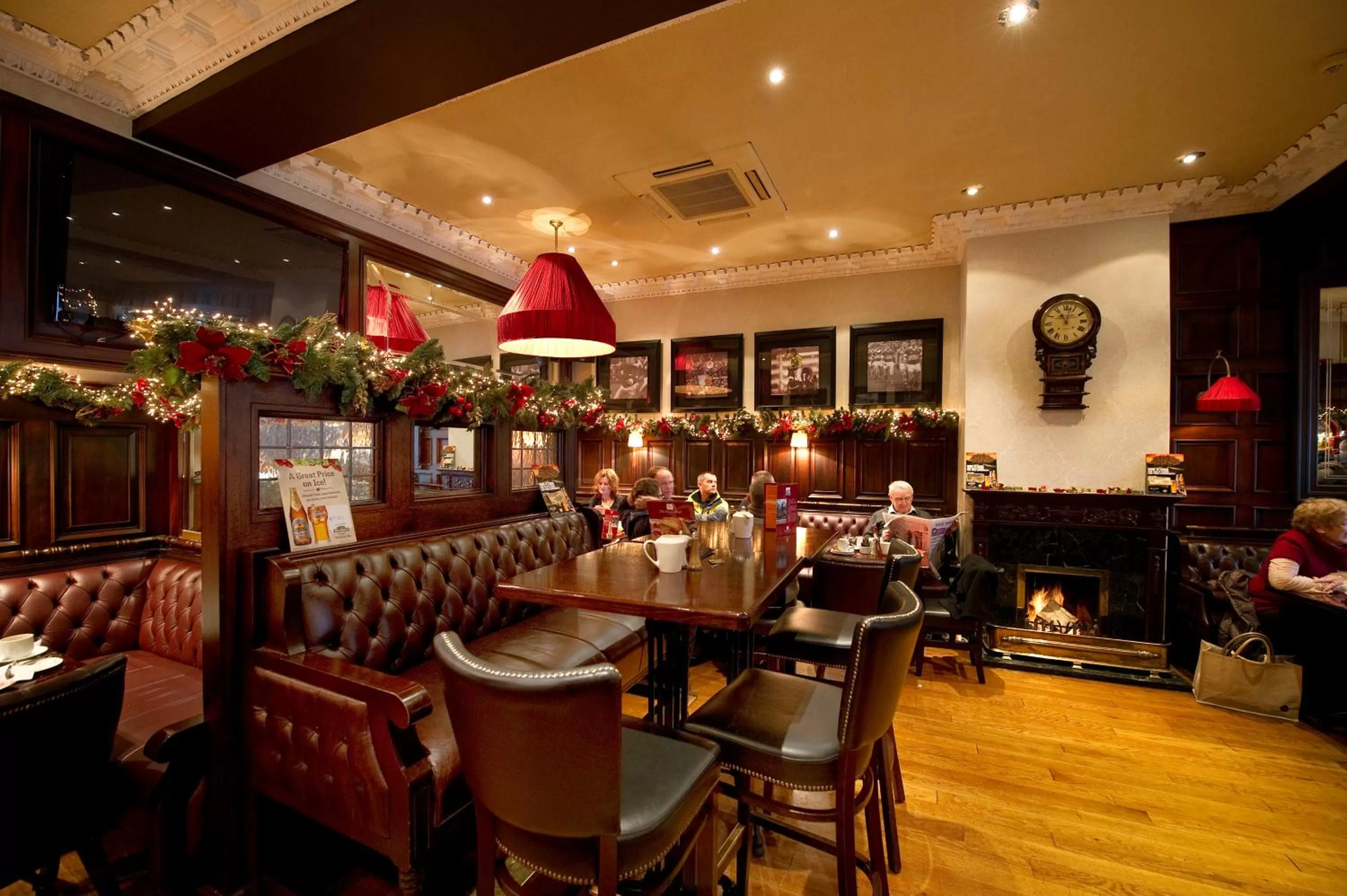 People in Grand Hotel Tralee