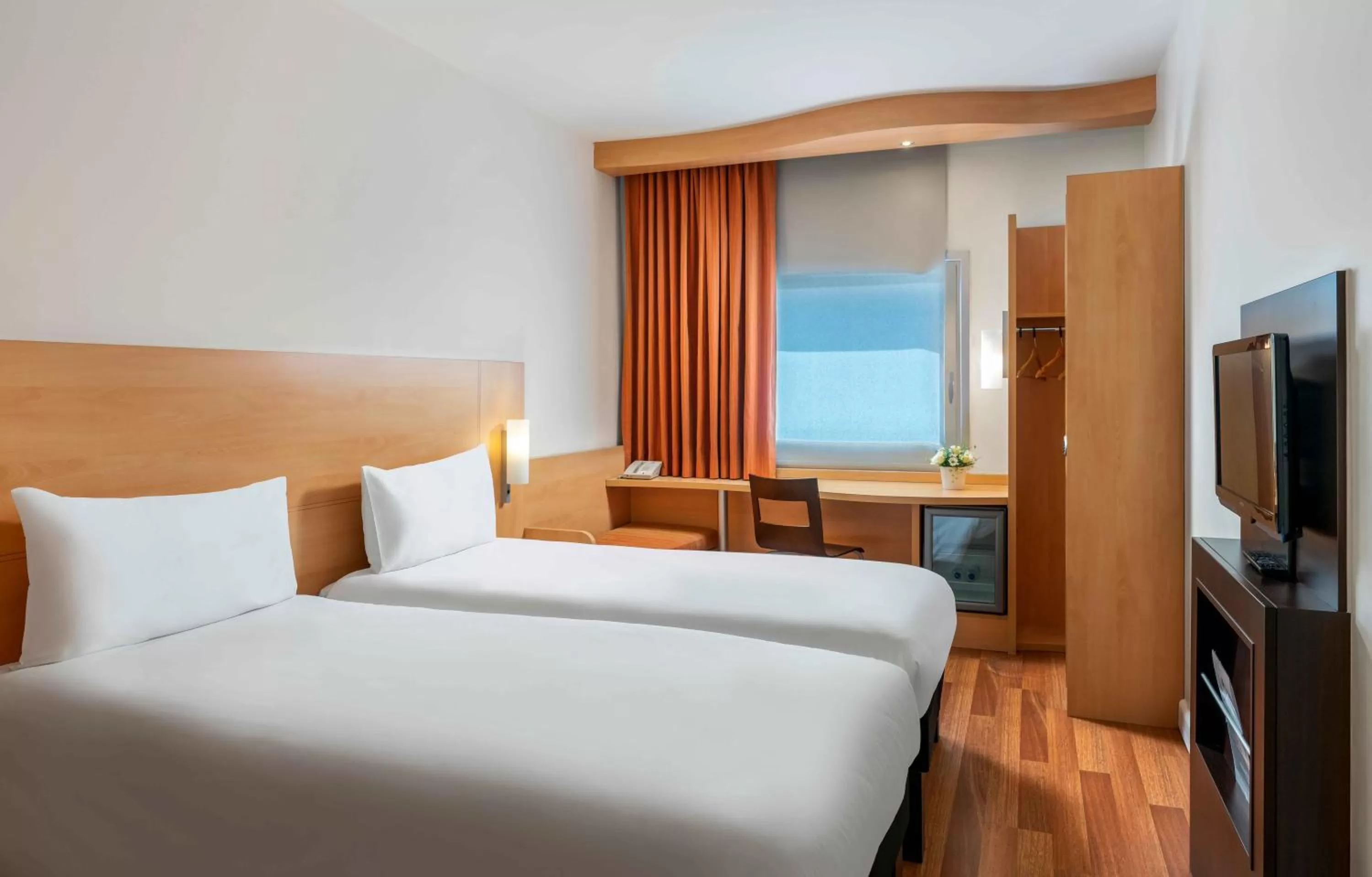 Bed in Ibis Izmir Alsancak