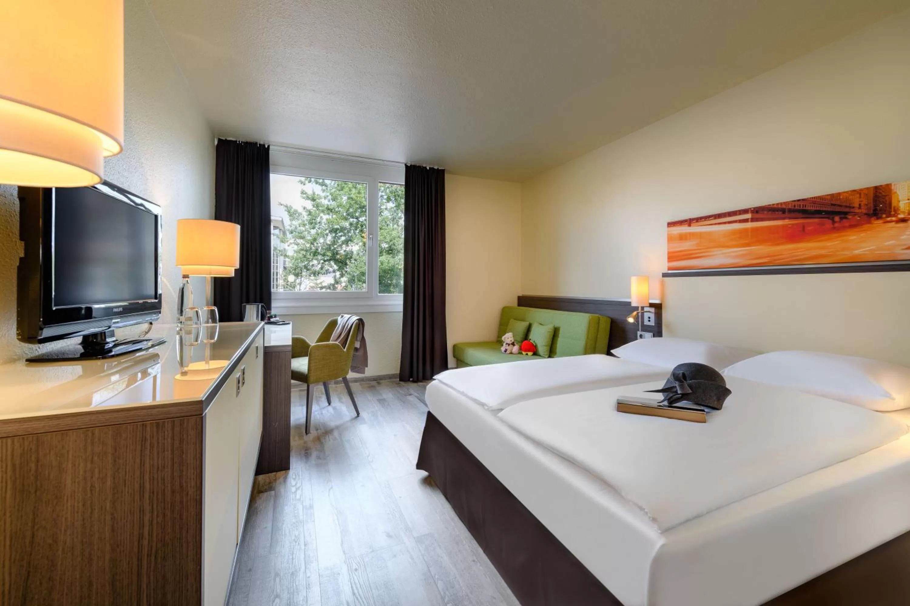 Photo of the whole room, Bed in Mercure Hotel Köln West