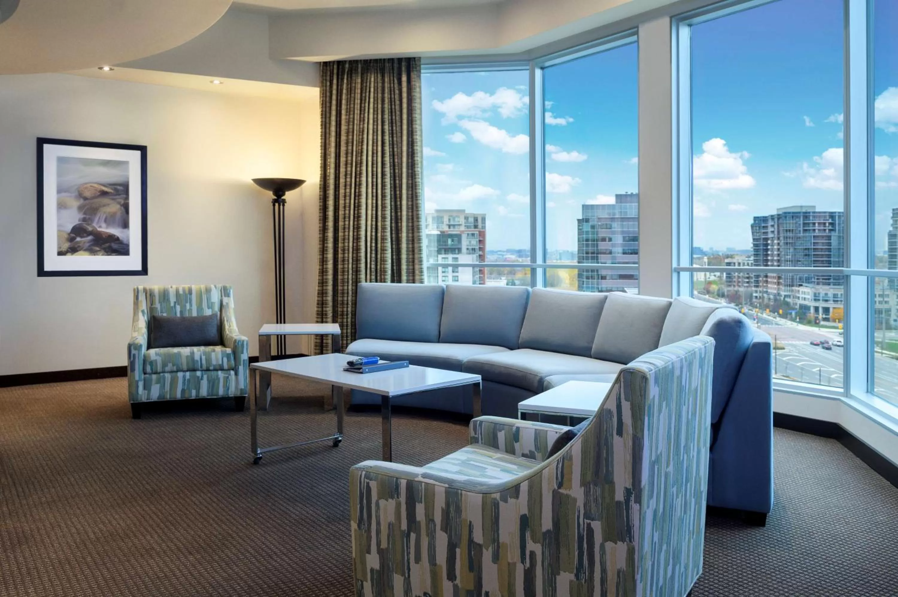 Living room in Hilton Suites Toronto-Markham Conference Centre & Spa