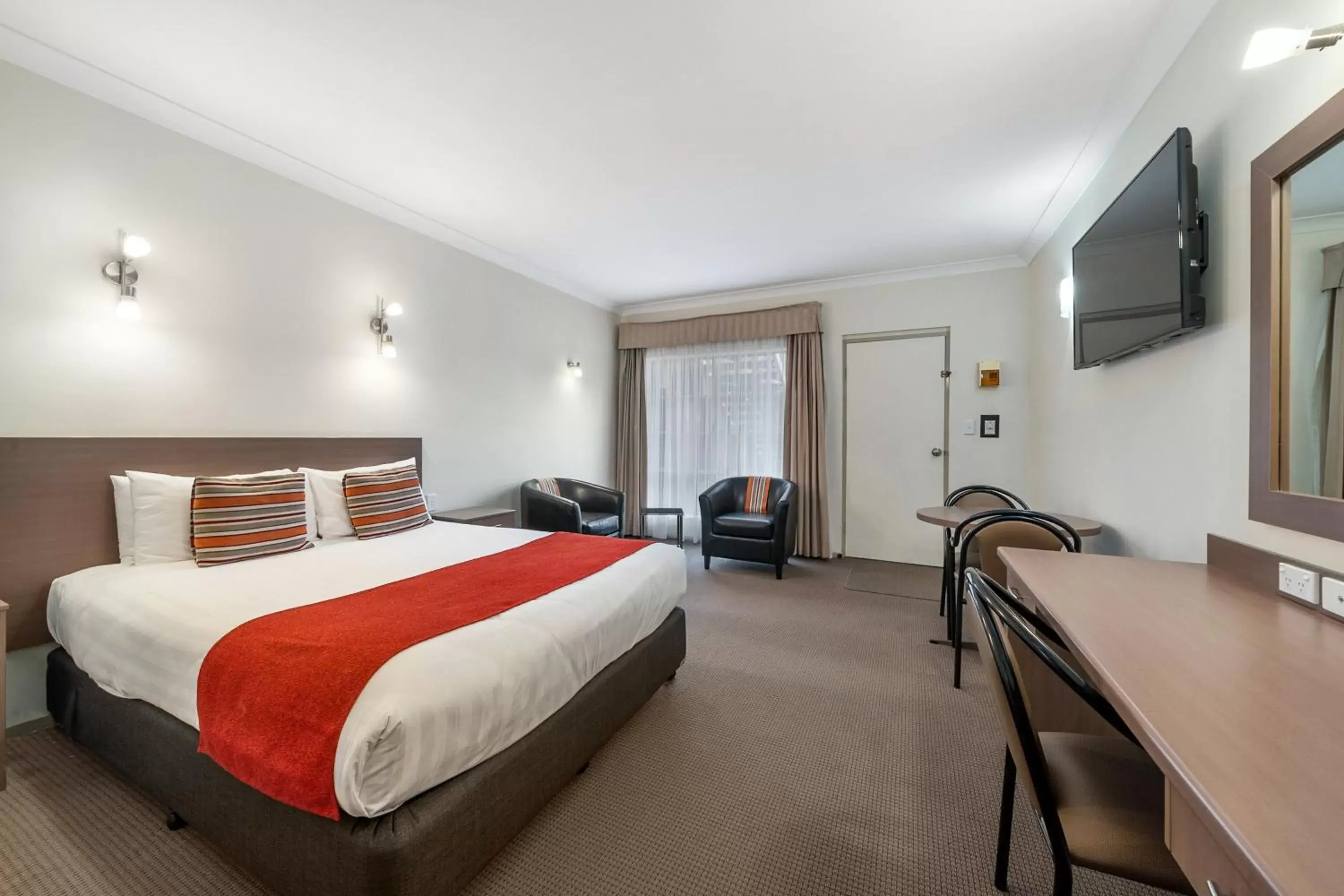 Deluxe Queen Room in Comfort Inn Heritage Wagga Deluxe Queen Room in Comfort Inn Heritage Wagga