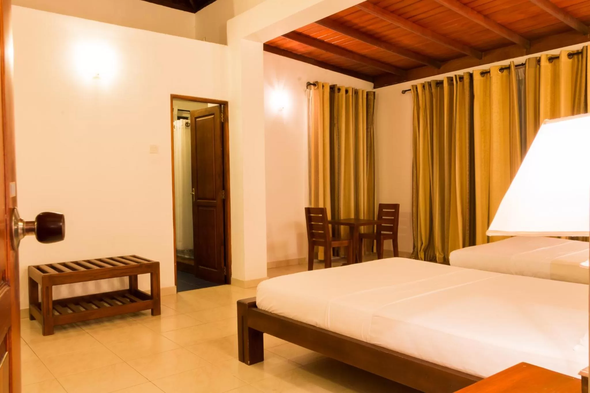 Bed in Kandy Highland Unique Hotel