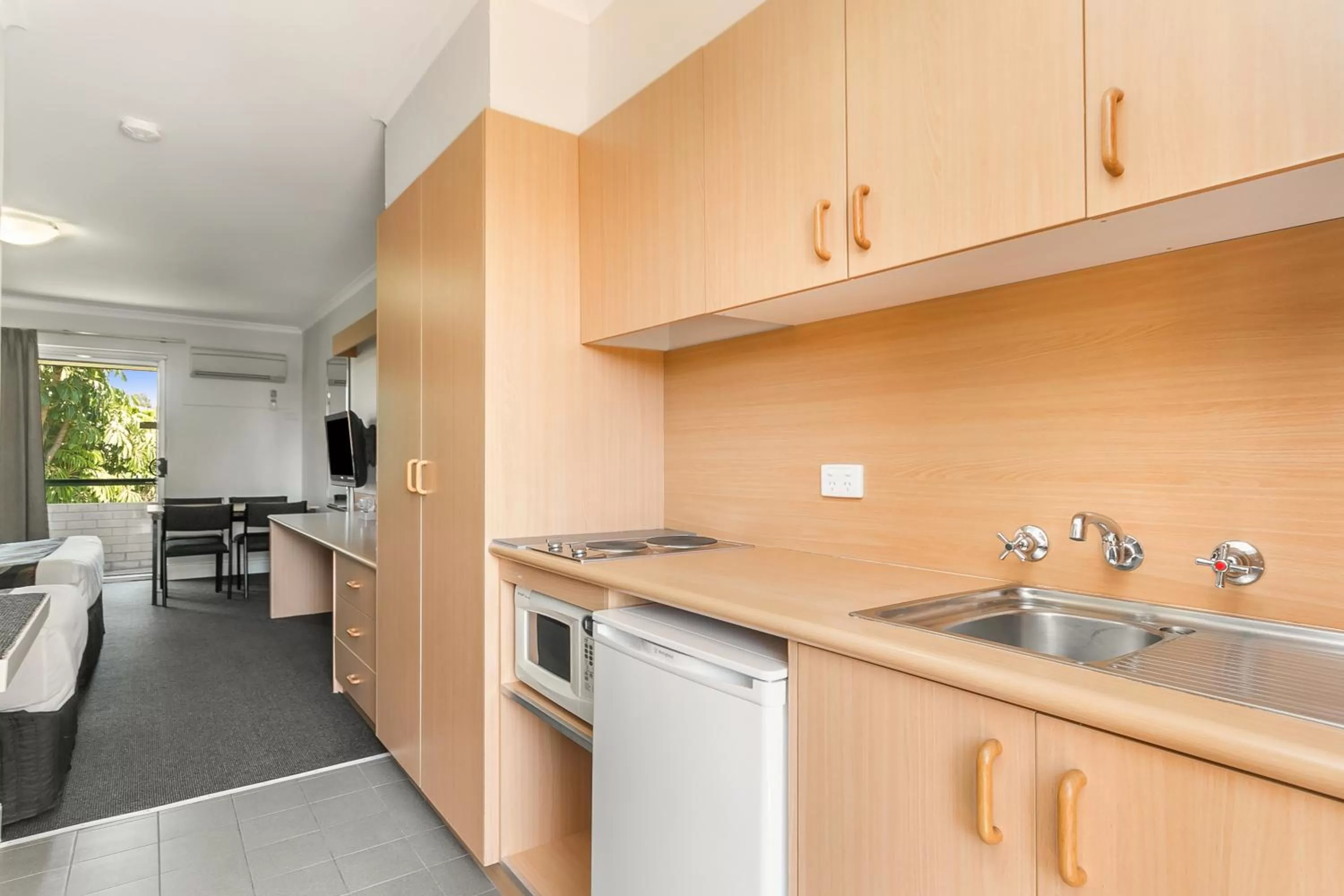 Kitchen or kitchenette in Flag Motor Lodge