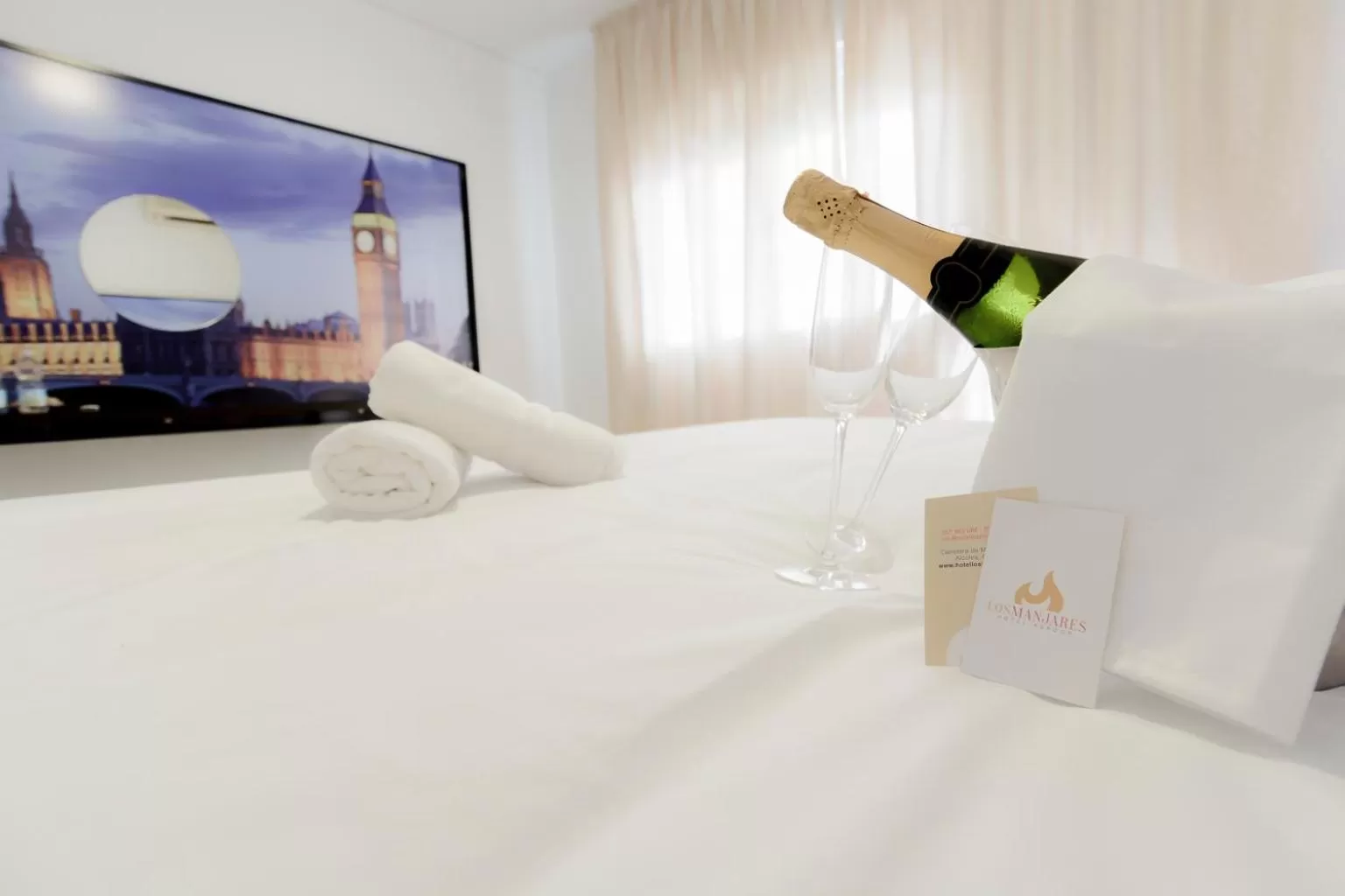 Photo of the whole room, Bed in Hacienda Guadalquivir