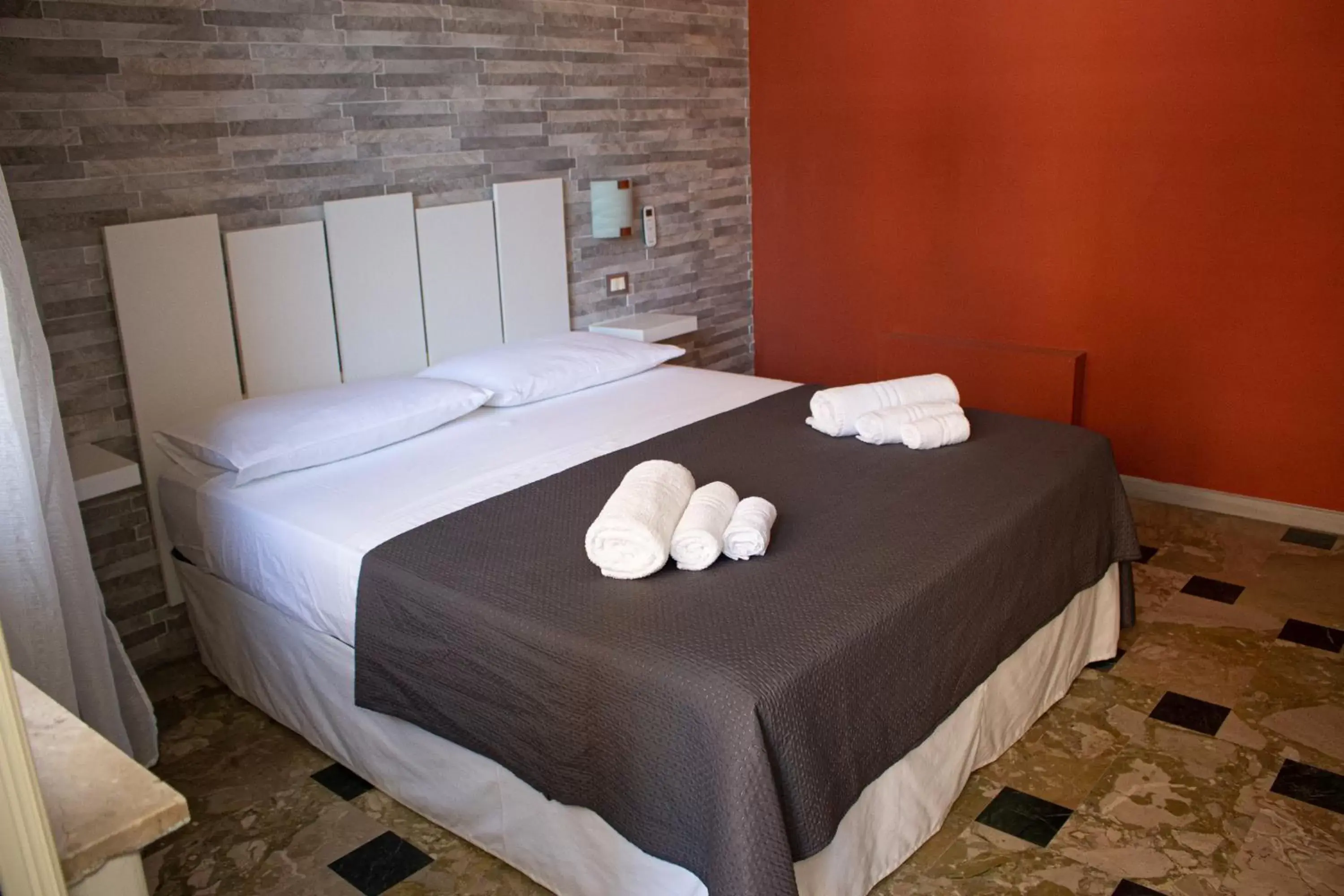 Double Room with Balcony and Sea View in Mirage Place B&B Double Room with Balcony and Sea View in Mirage Place B&B