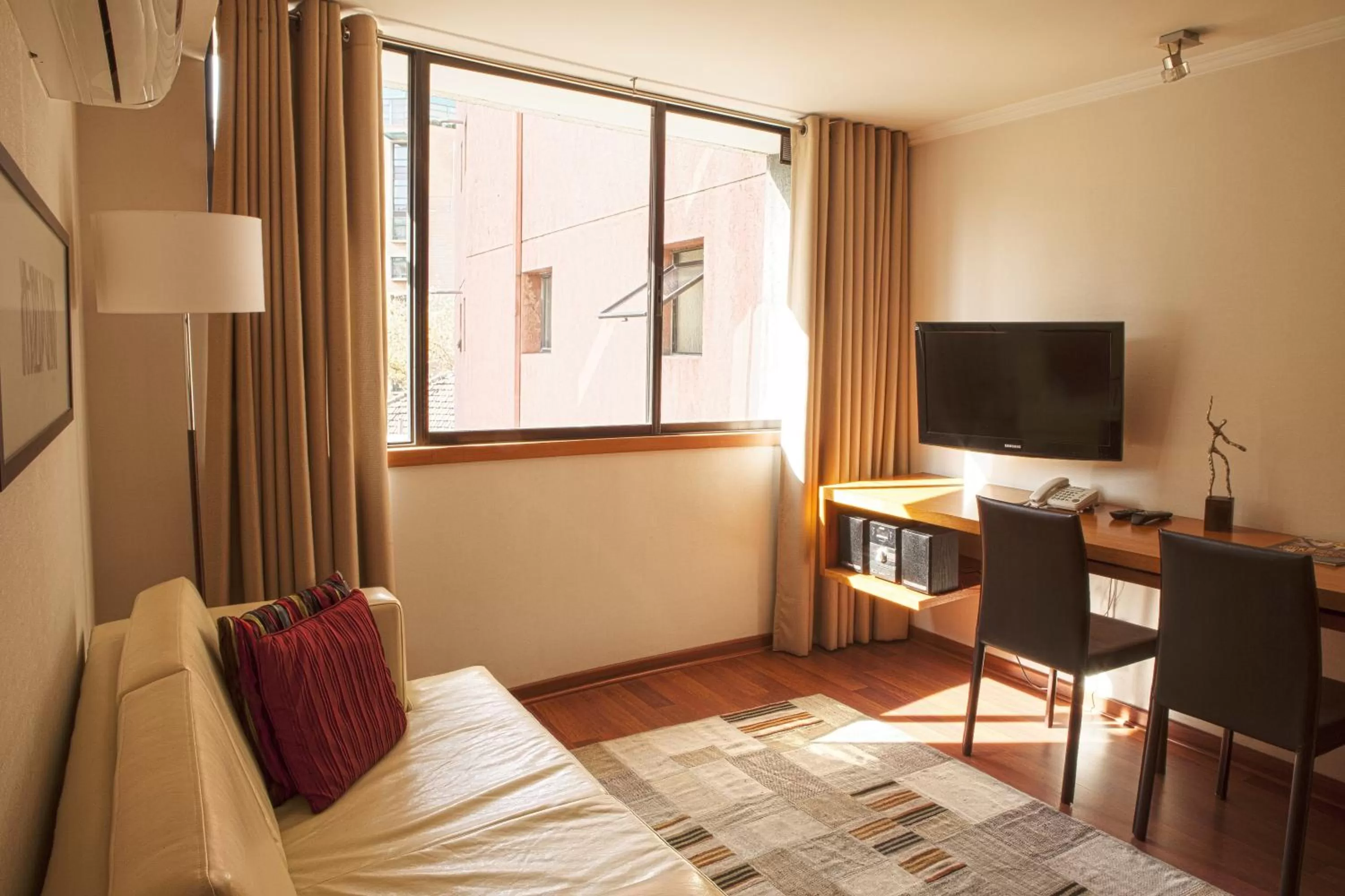 Day in Time Stay - Essential Apartments