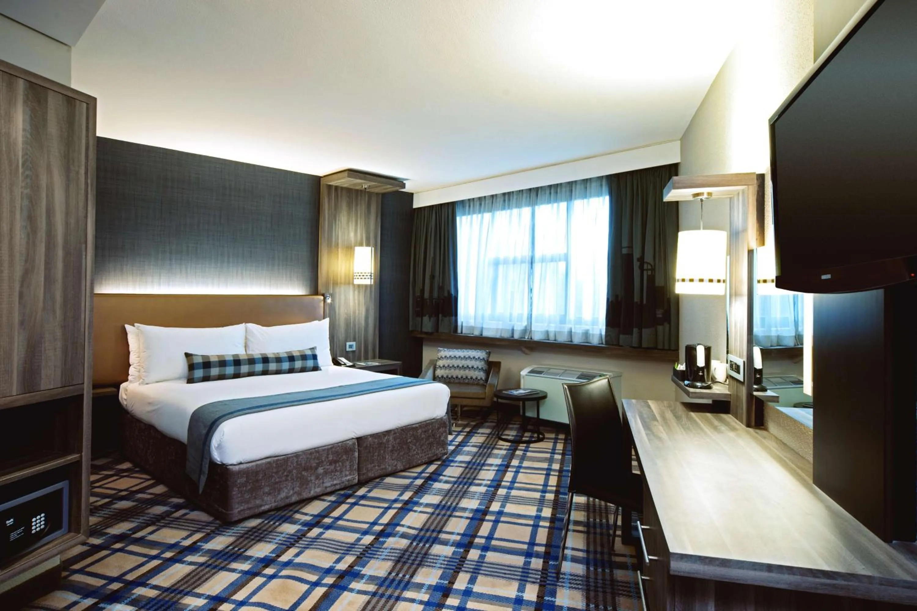 Bedroom, Bed in Garden Court Milpark, Johannesburg