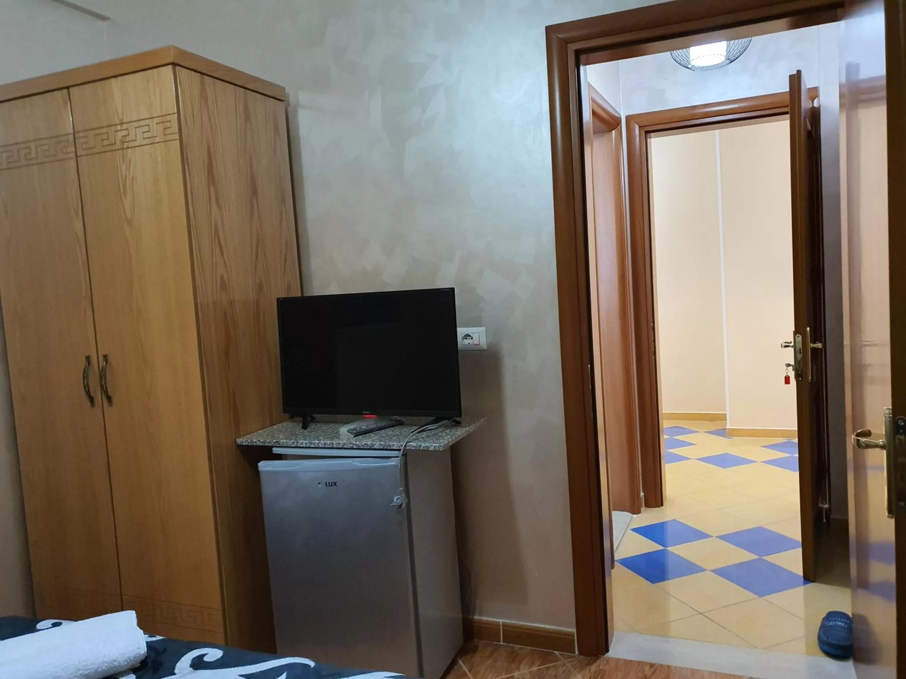 TV/Entertainment Center in Kompleksi GJONI