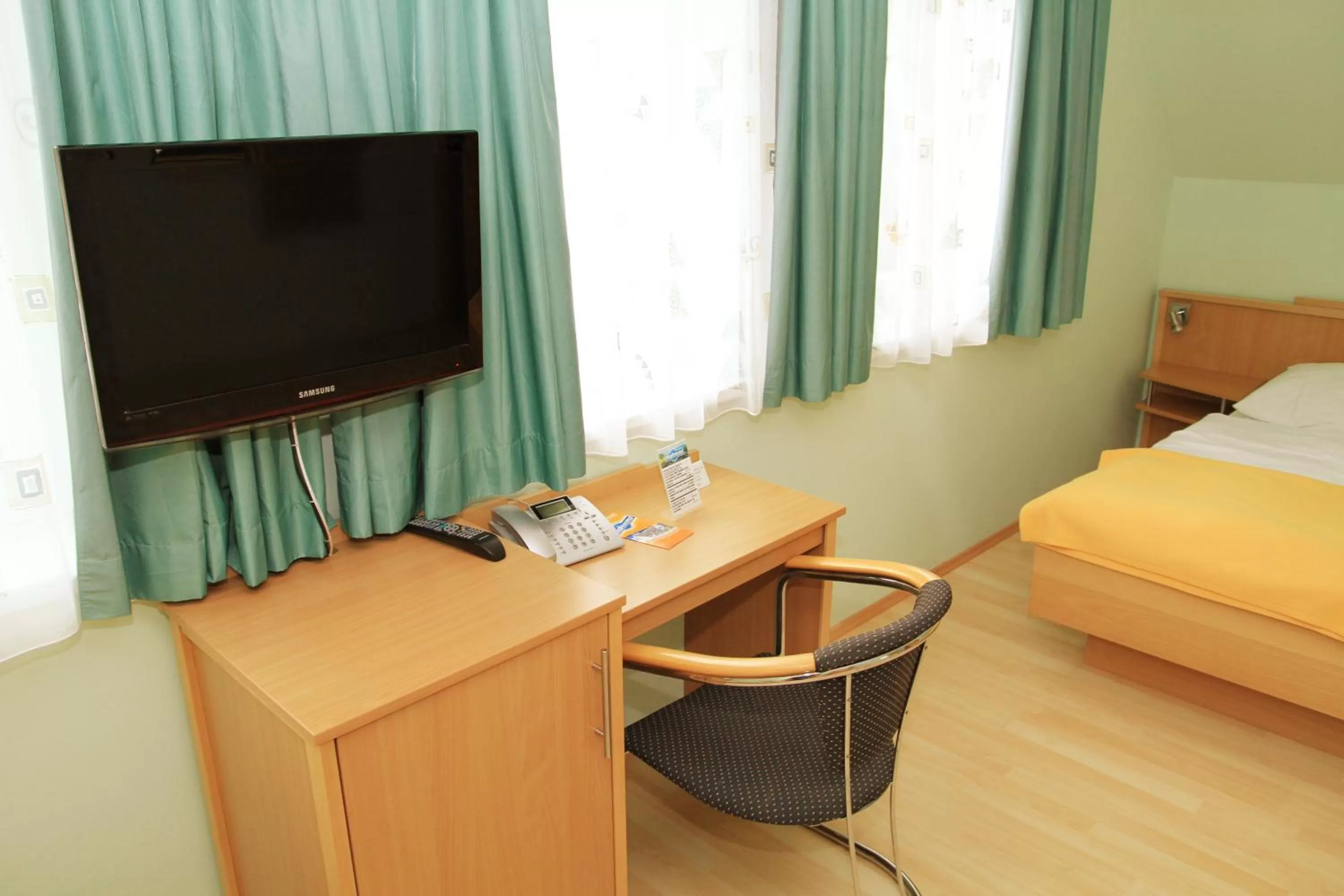 Day, Bed in Hotel Highway - Bed & Breakfast