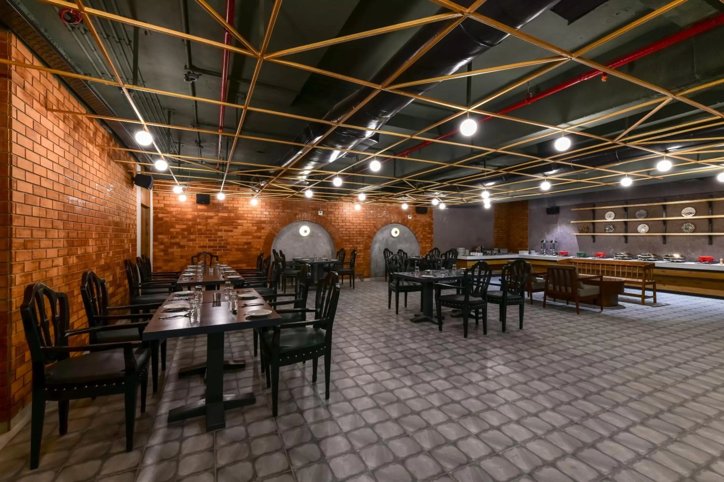 Restaurant/Places to Eat in The Downton Hotel