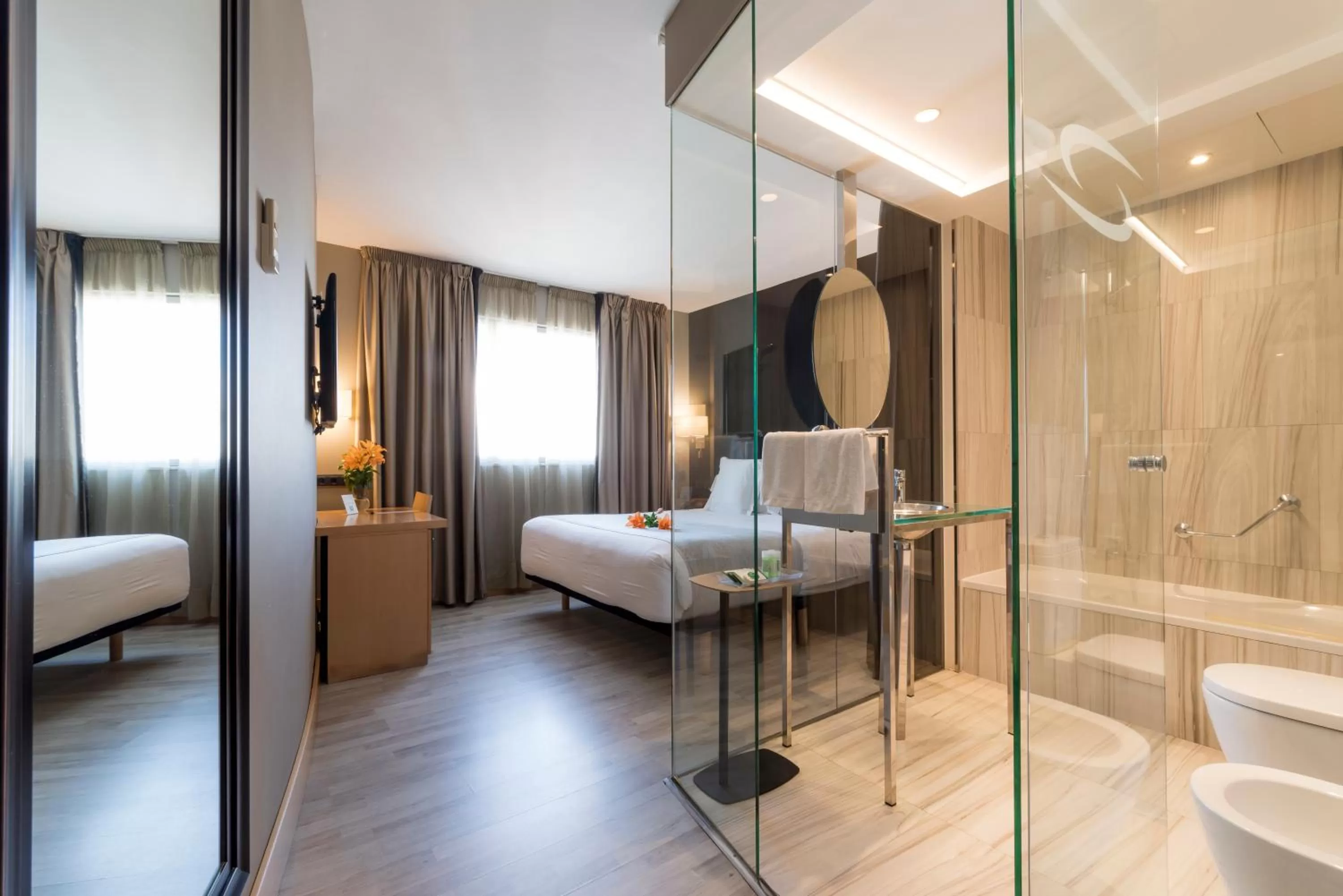 Bedroom, Bed in Hotel Plaza