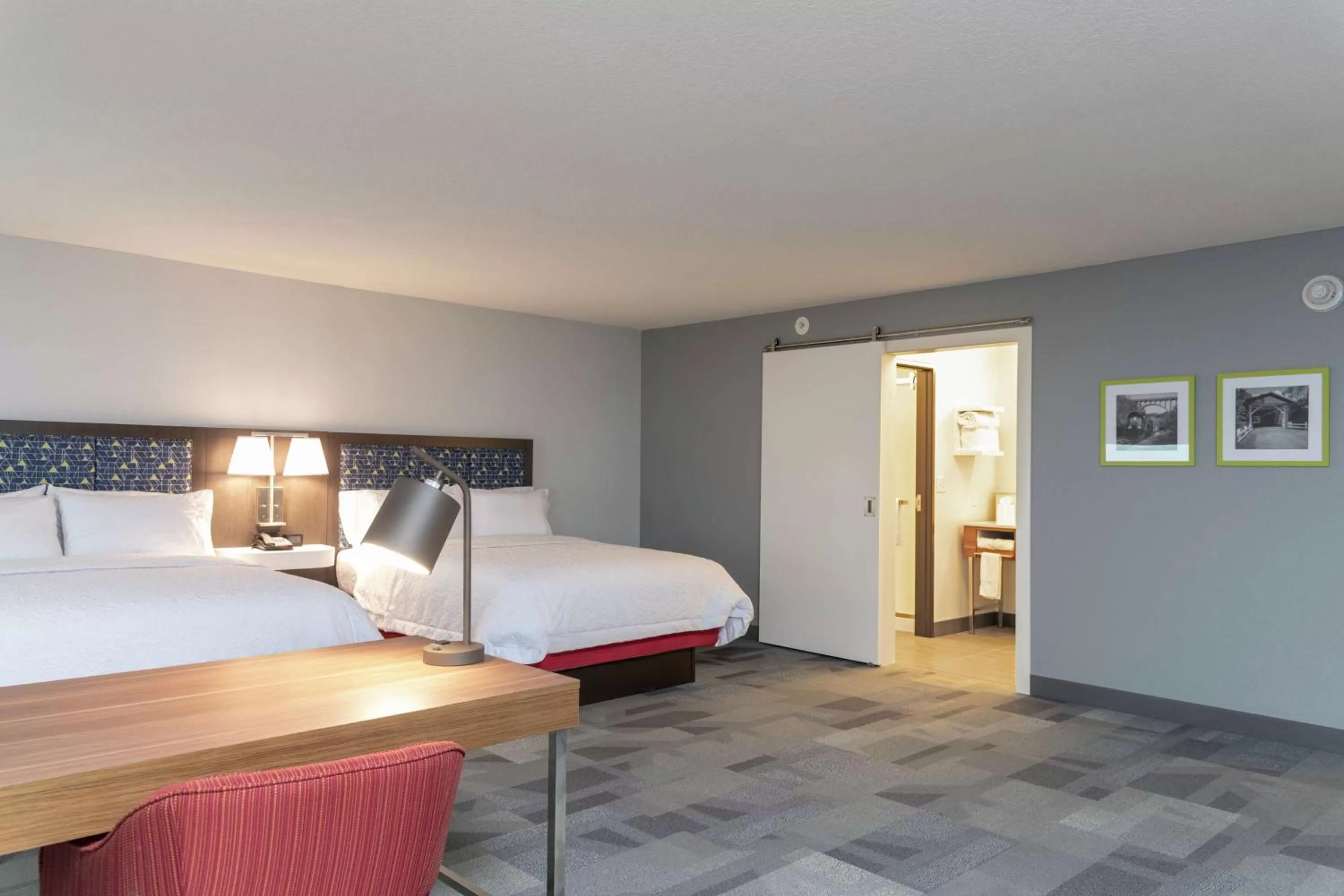 Bedroom, Bed in Hampton Inn & Suites Xenia Dayton