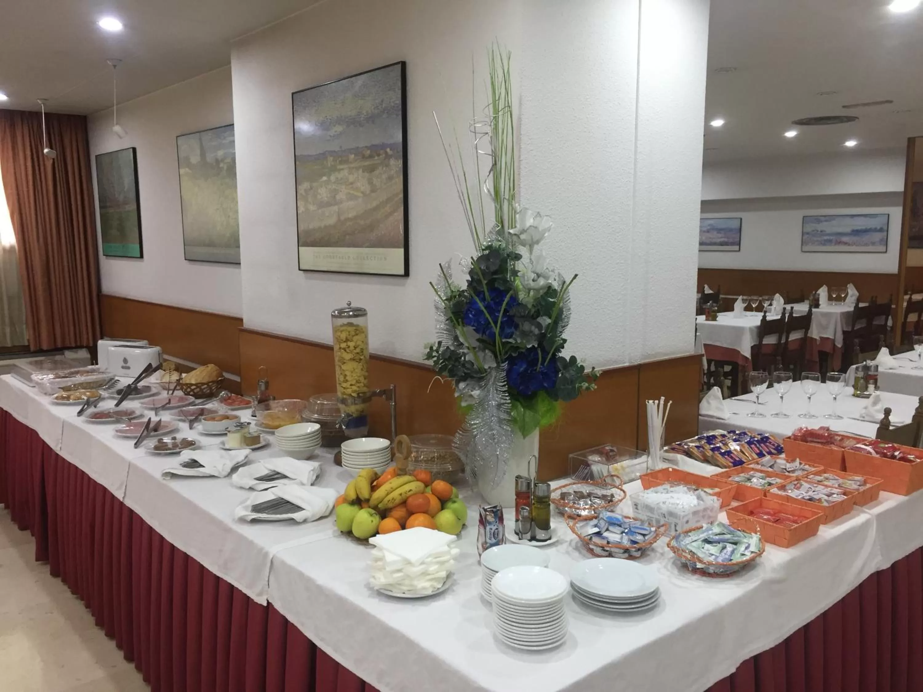 Restaurant/places to eat in Hotel Folch