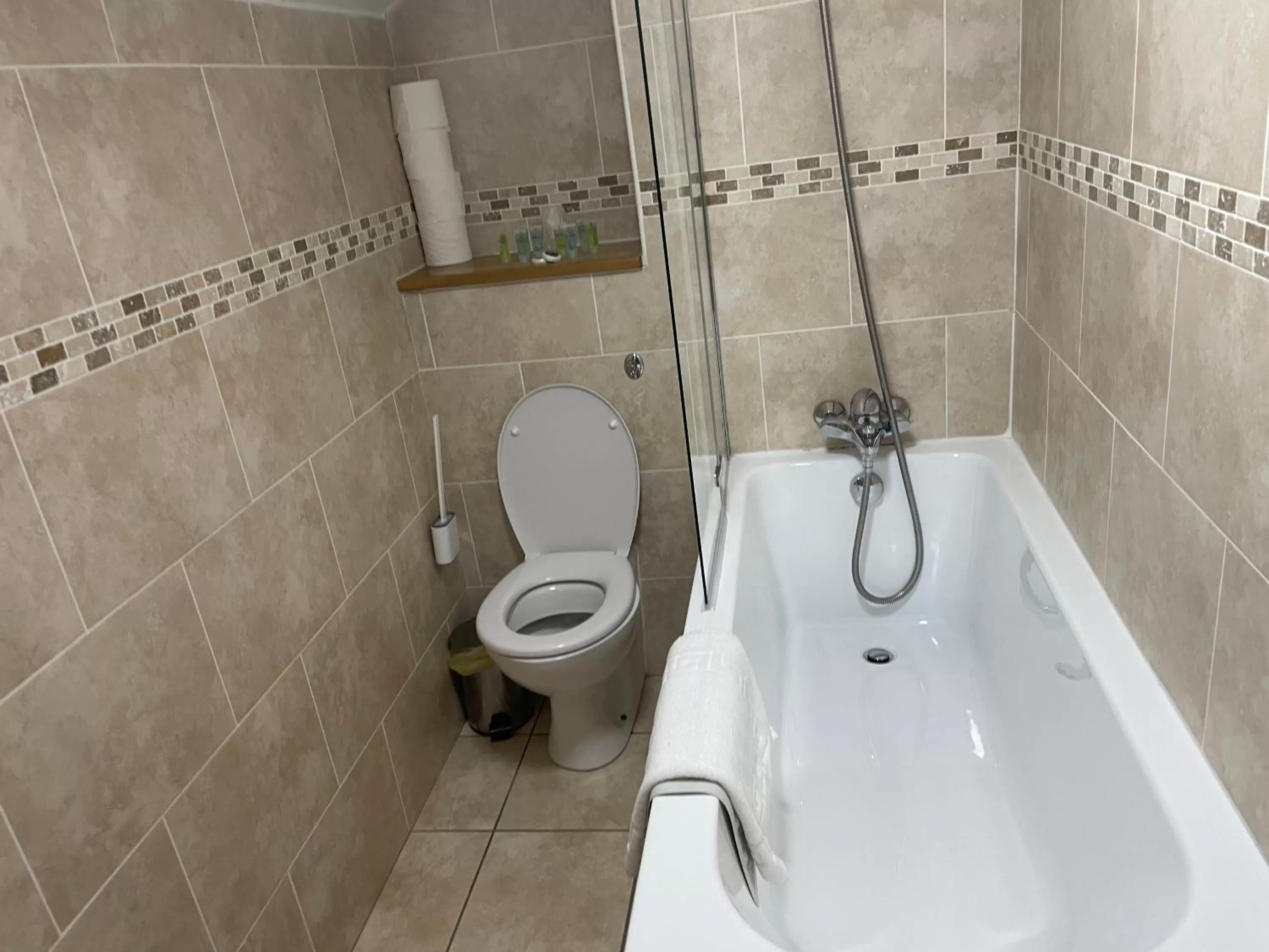 Bathroom in 19th Hole Hotel, Carnoustie