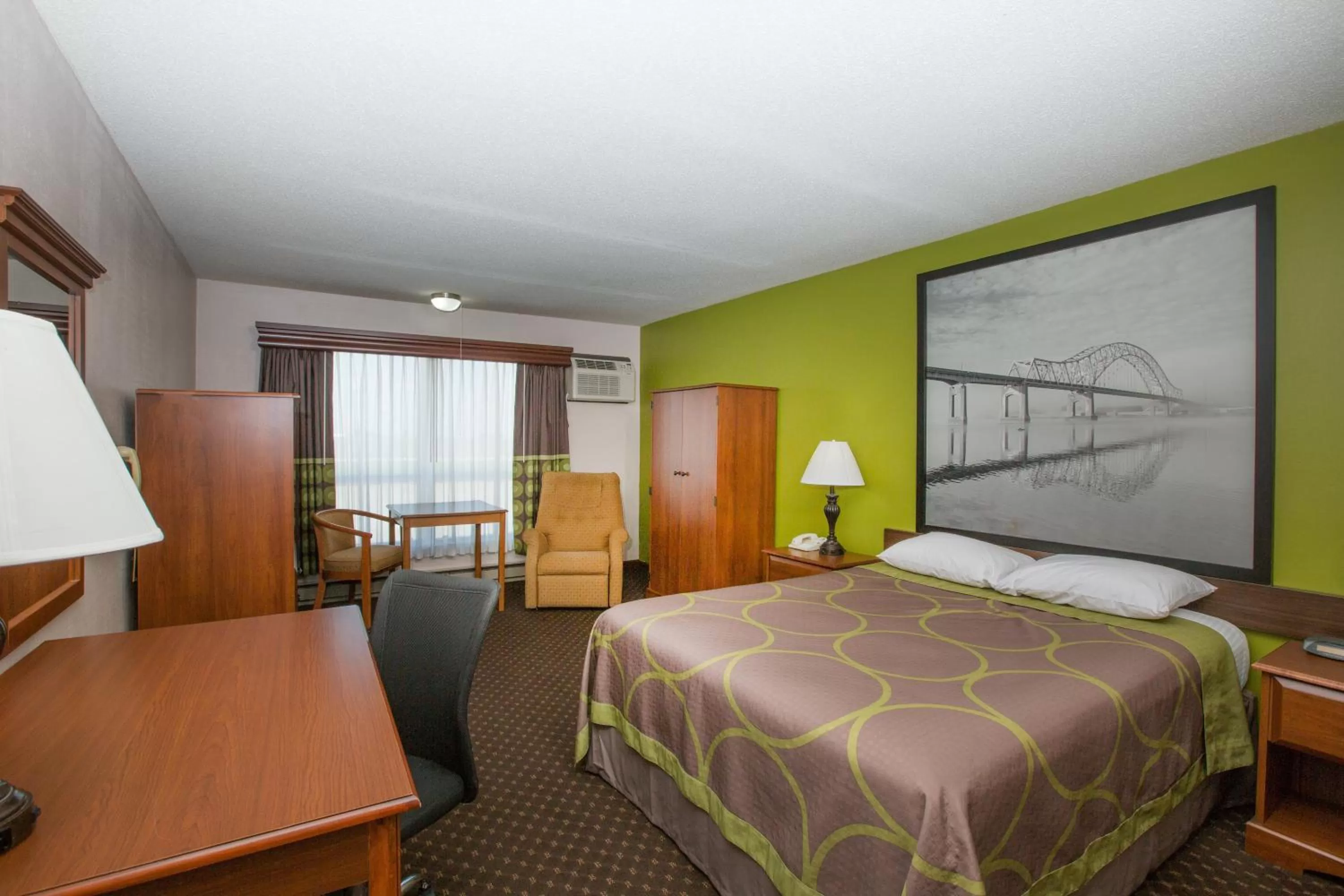 Guests, Bed in Super 8 by Wyndham Williams