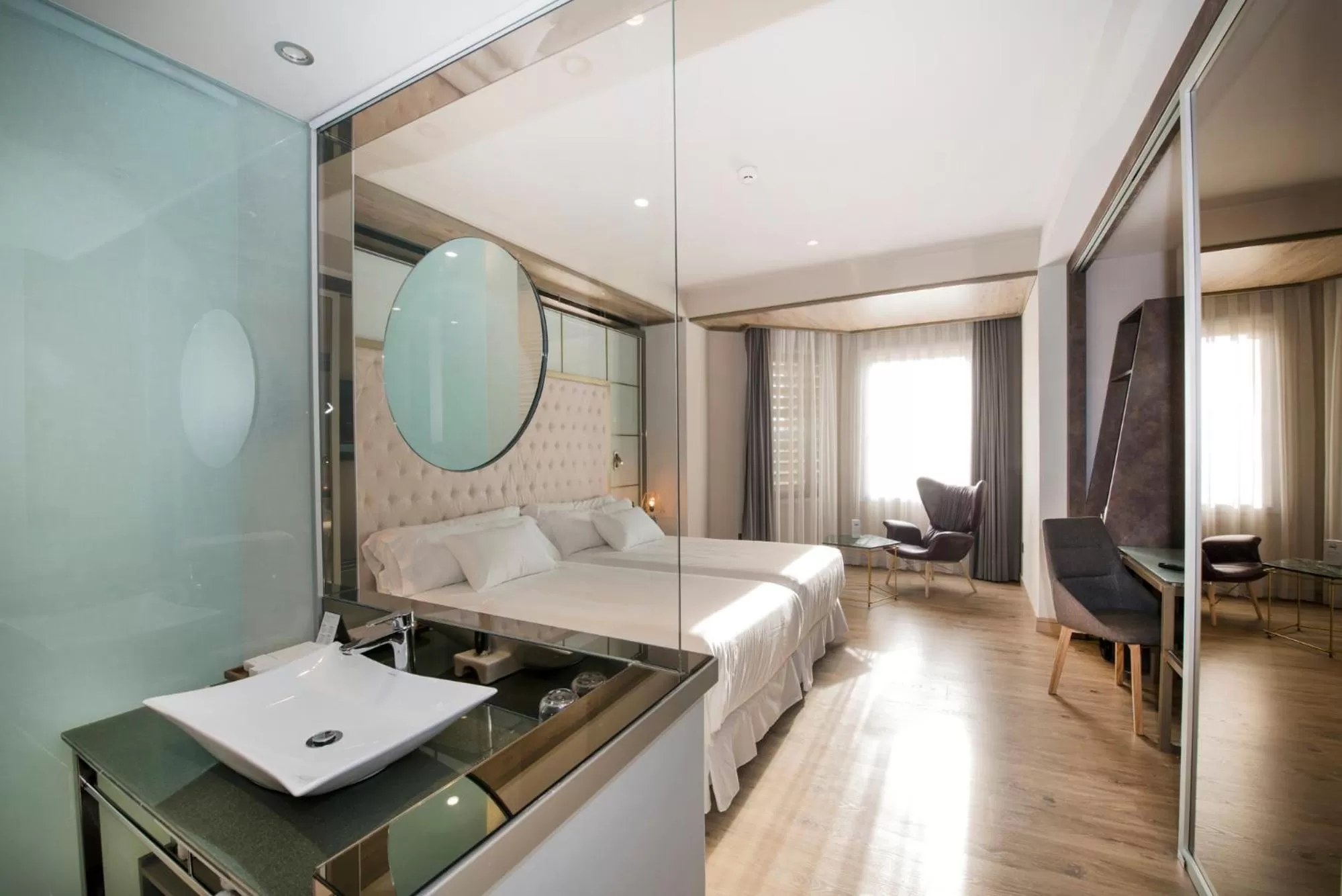 Photo of the whole room, Bed in Barceló Ourense