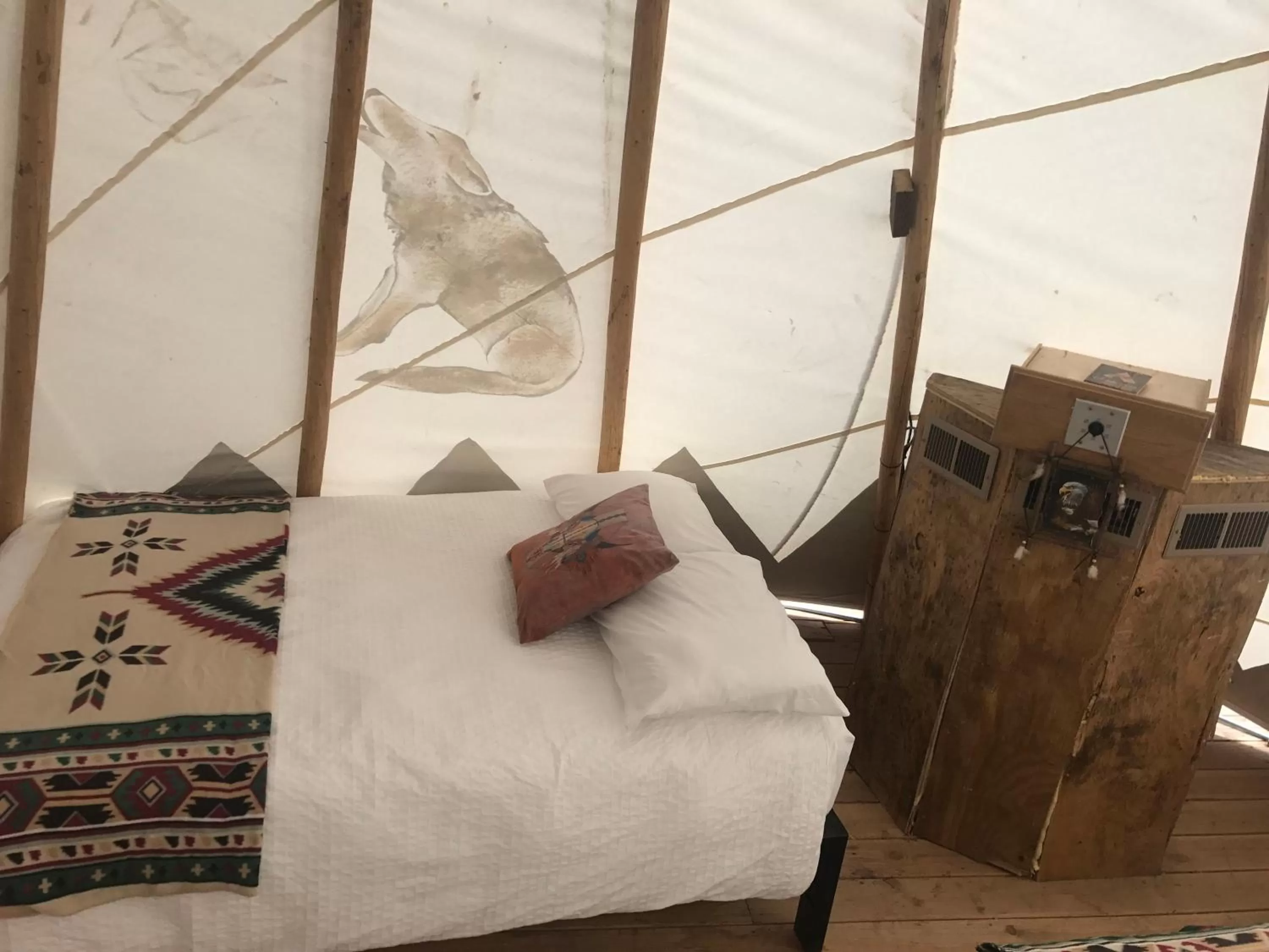 Bed in Olancha RV Park and Motel