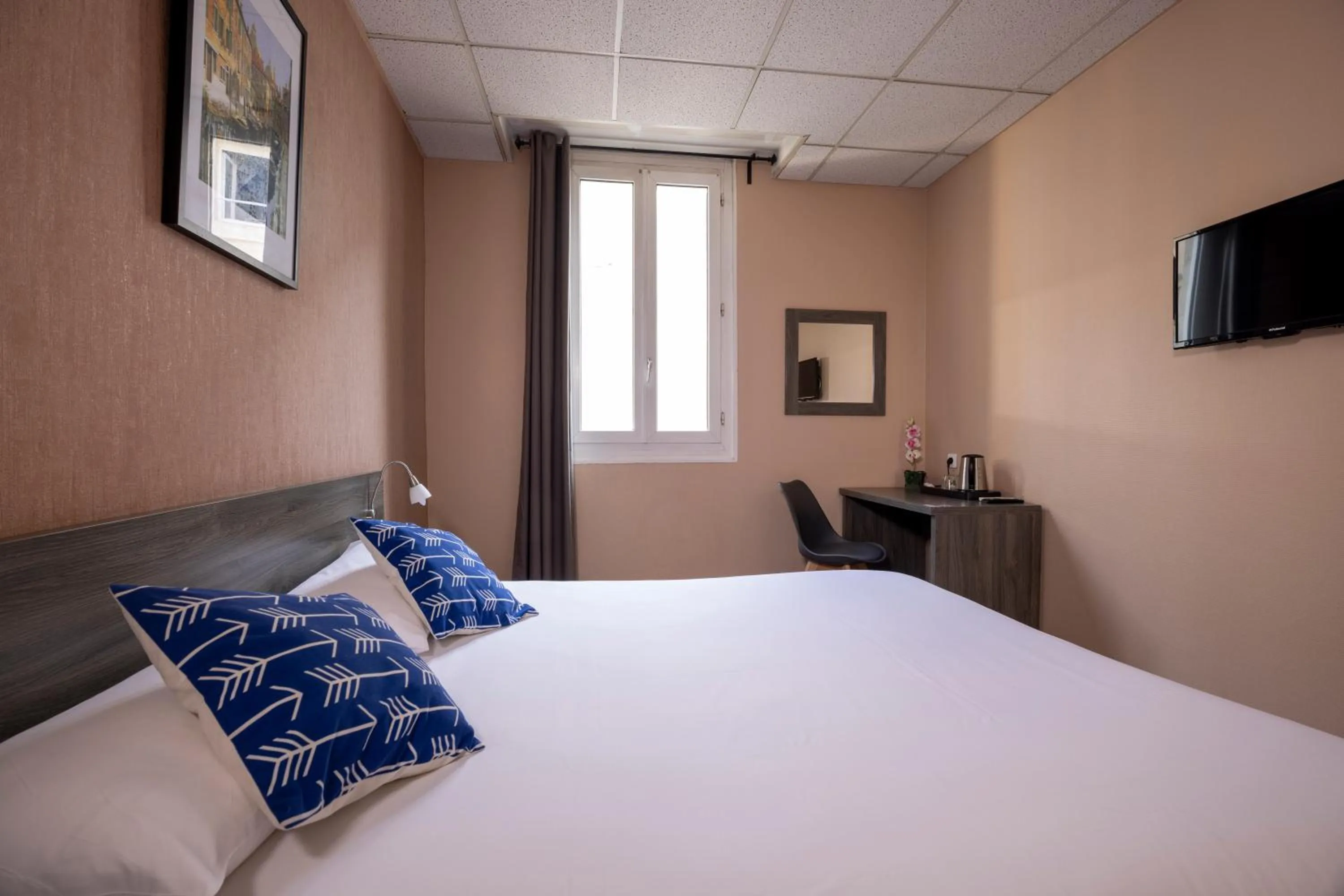 Bed in The Originals Boutique, Hôtel Danieli, Avignon