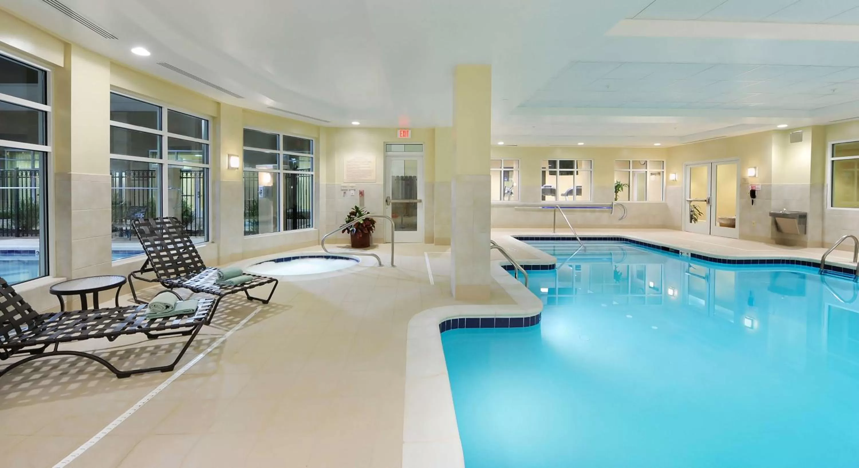 Swimming pool in Hilton Garden Inn Atlanta Airport North