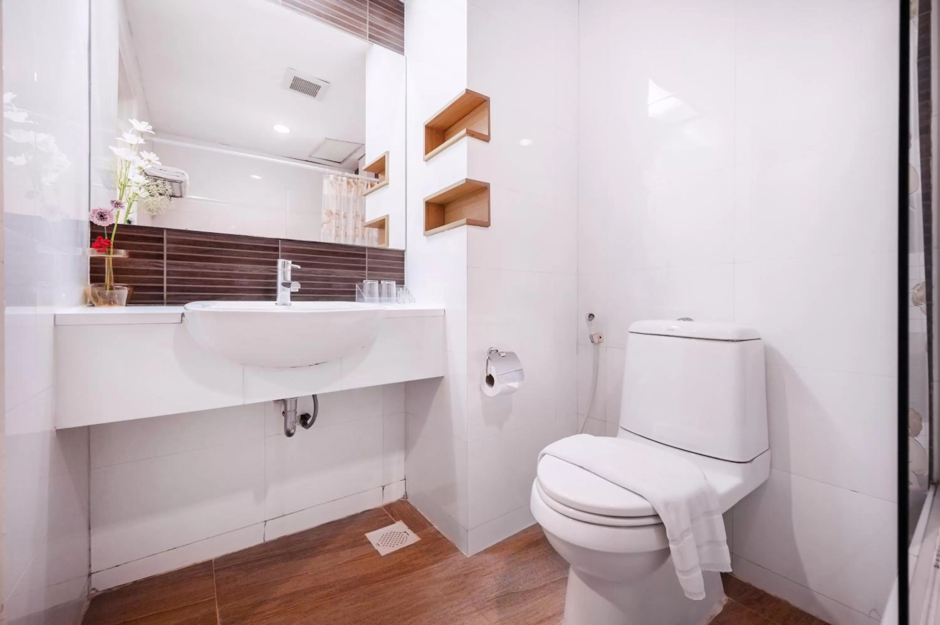 Bathroom in P2 Boutique