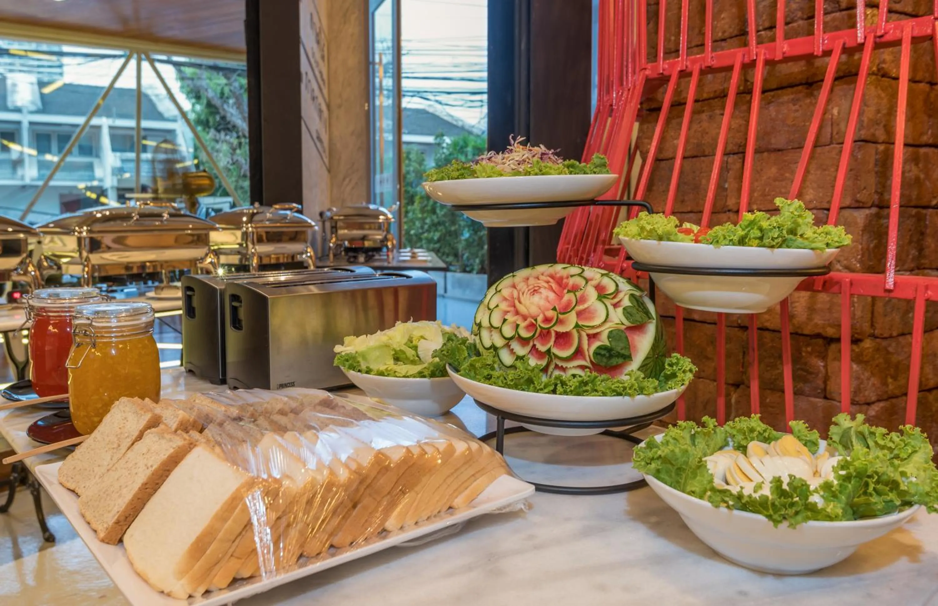 Restaurant/places to eat in Sea Crest by Jomtien