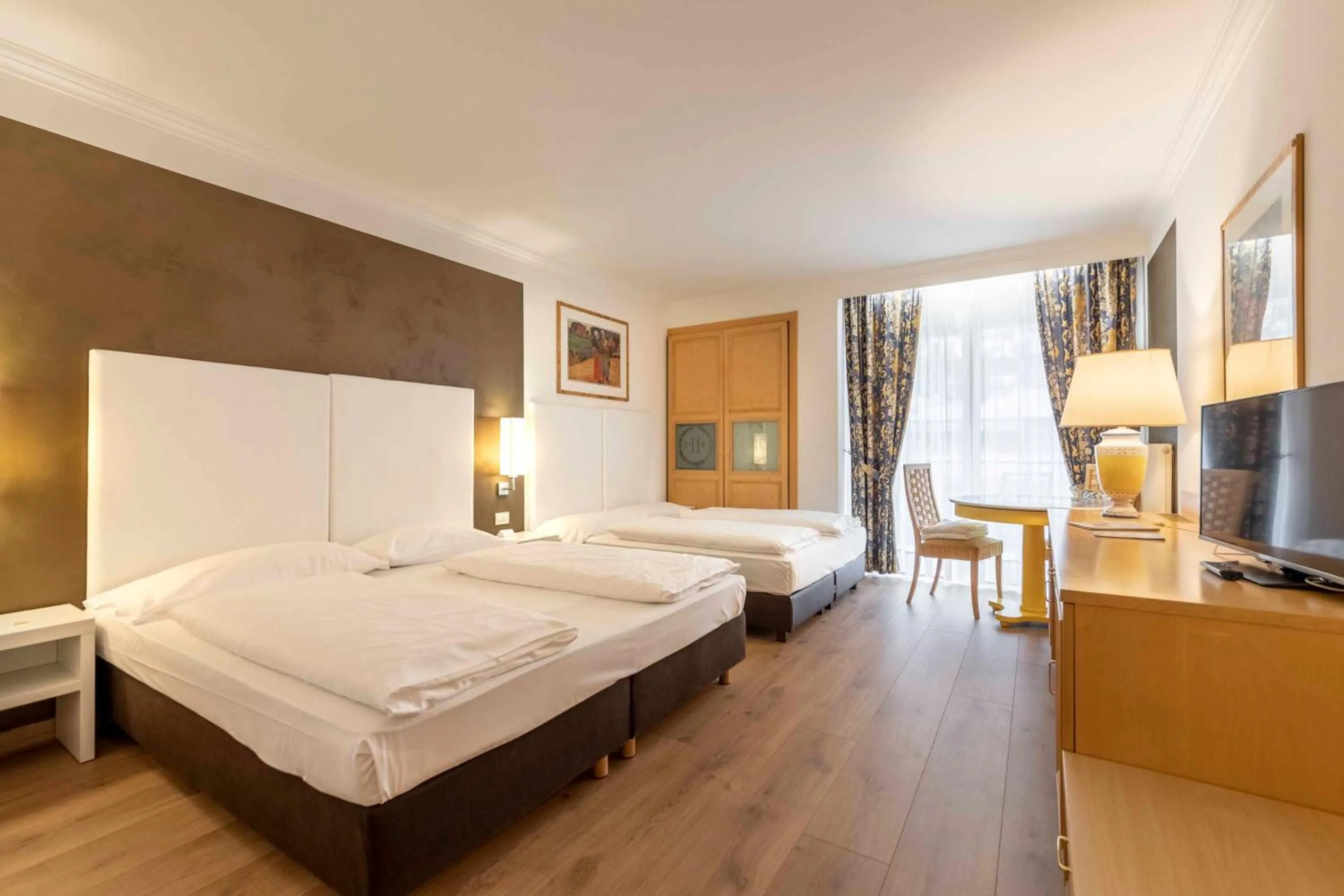 Photo of the whole room, Bed in Business Resort Parkhotel Werth