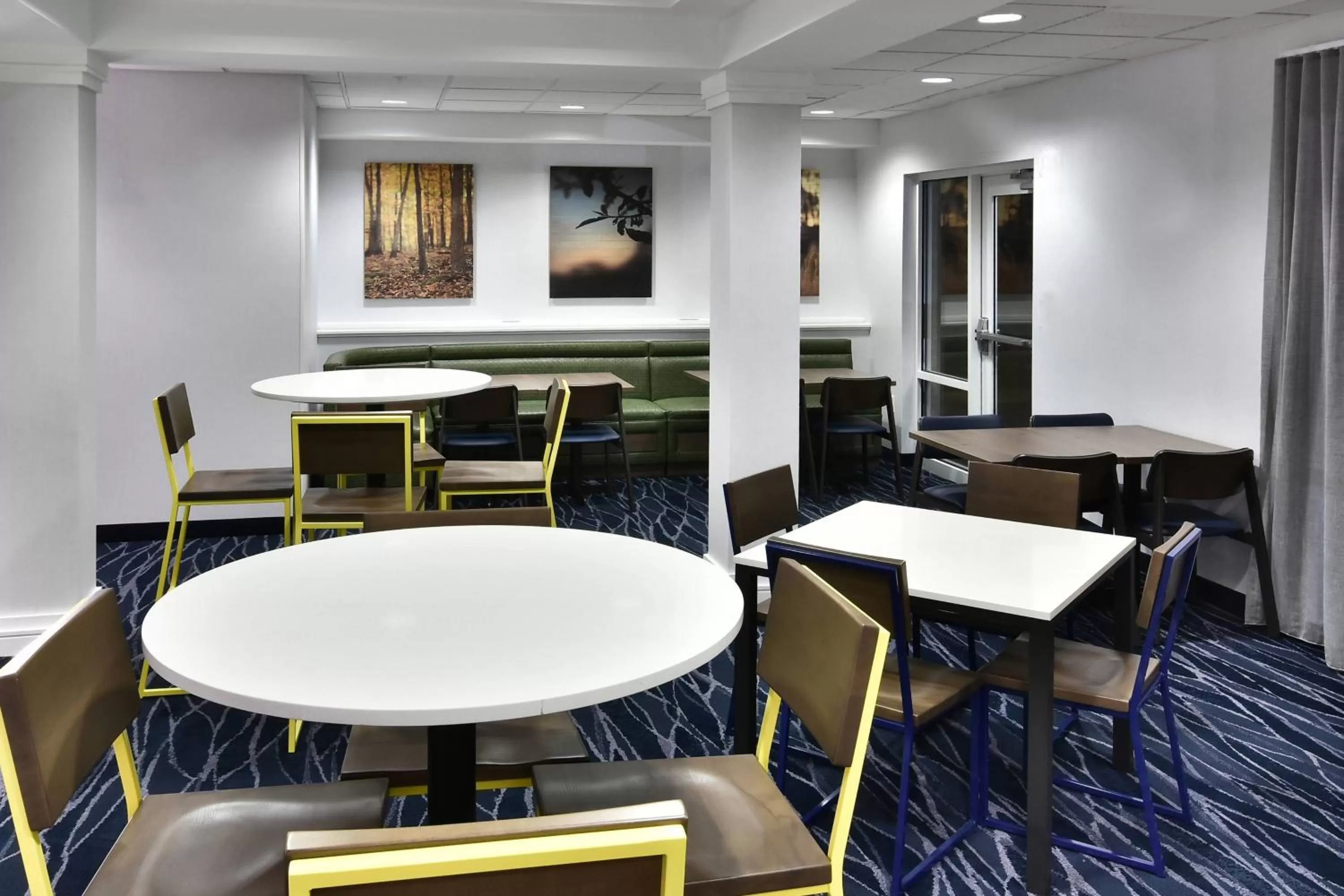 Breakfast in Fairfield Inn & Suites by Marriott Richmond Innsbrook